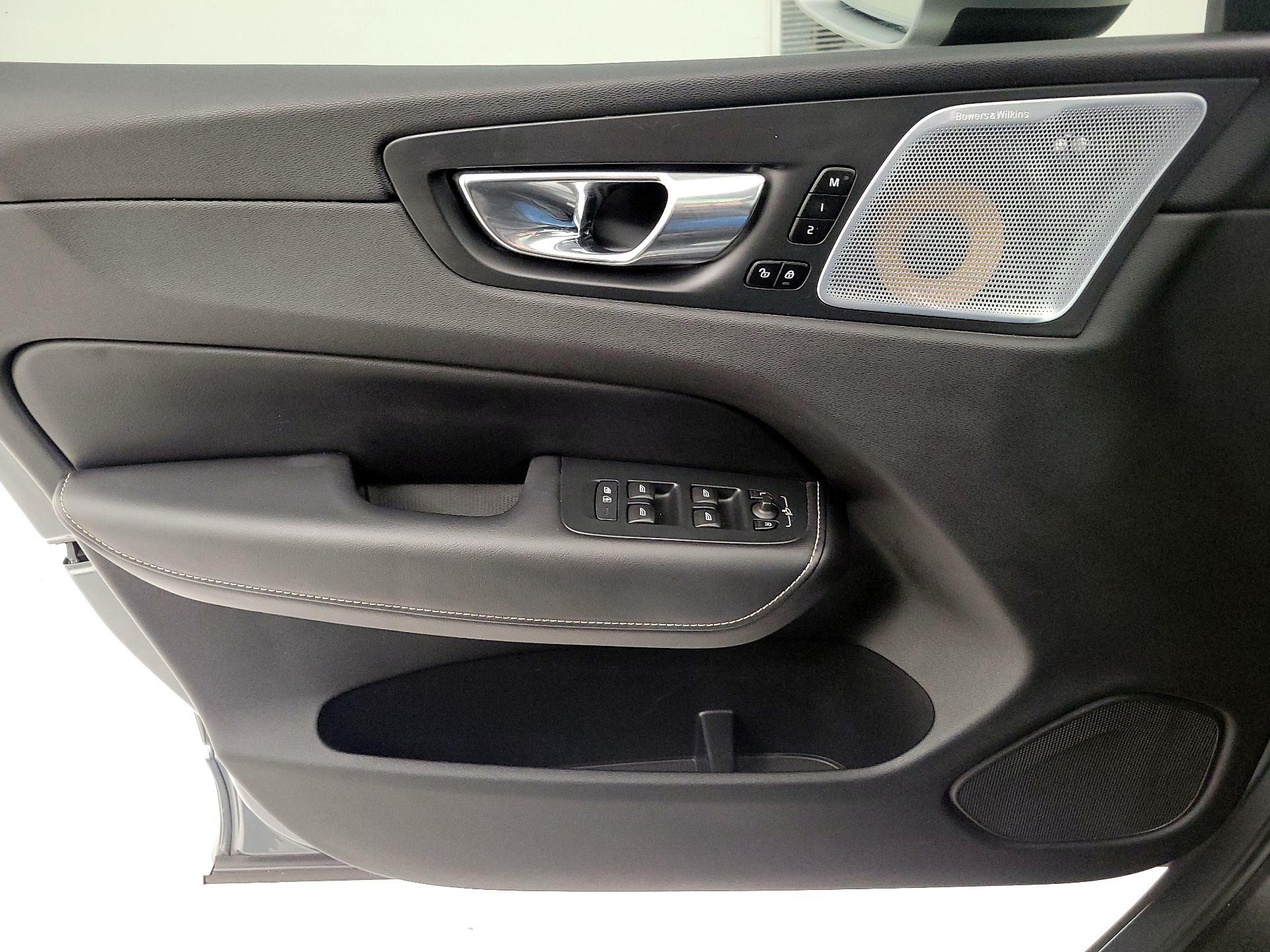 Thumbnail: 2019 Volvo XC60 - 12