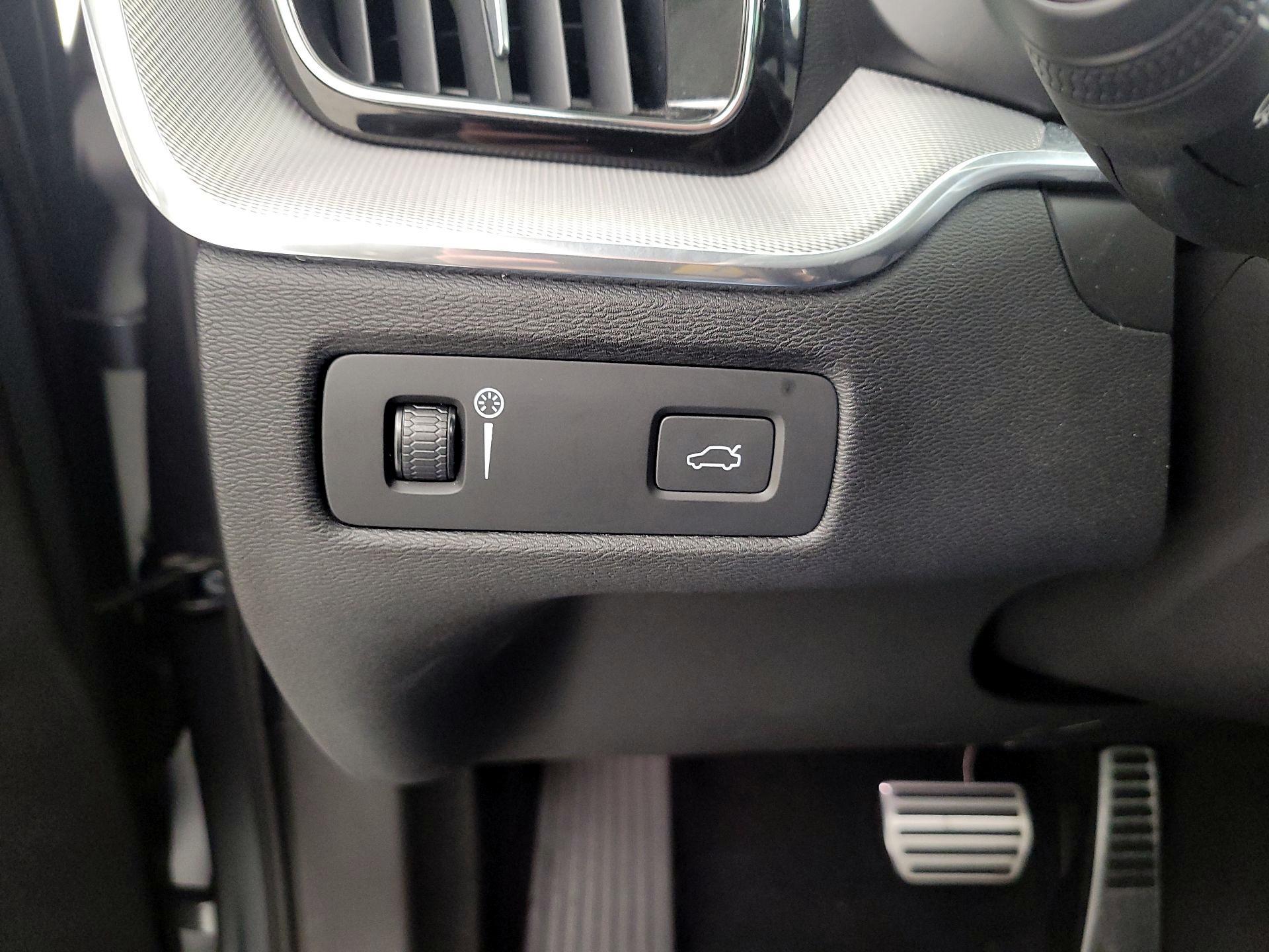 Thumbnail: 2019 Volvo XC60 - 13