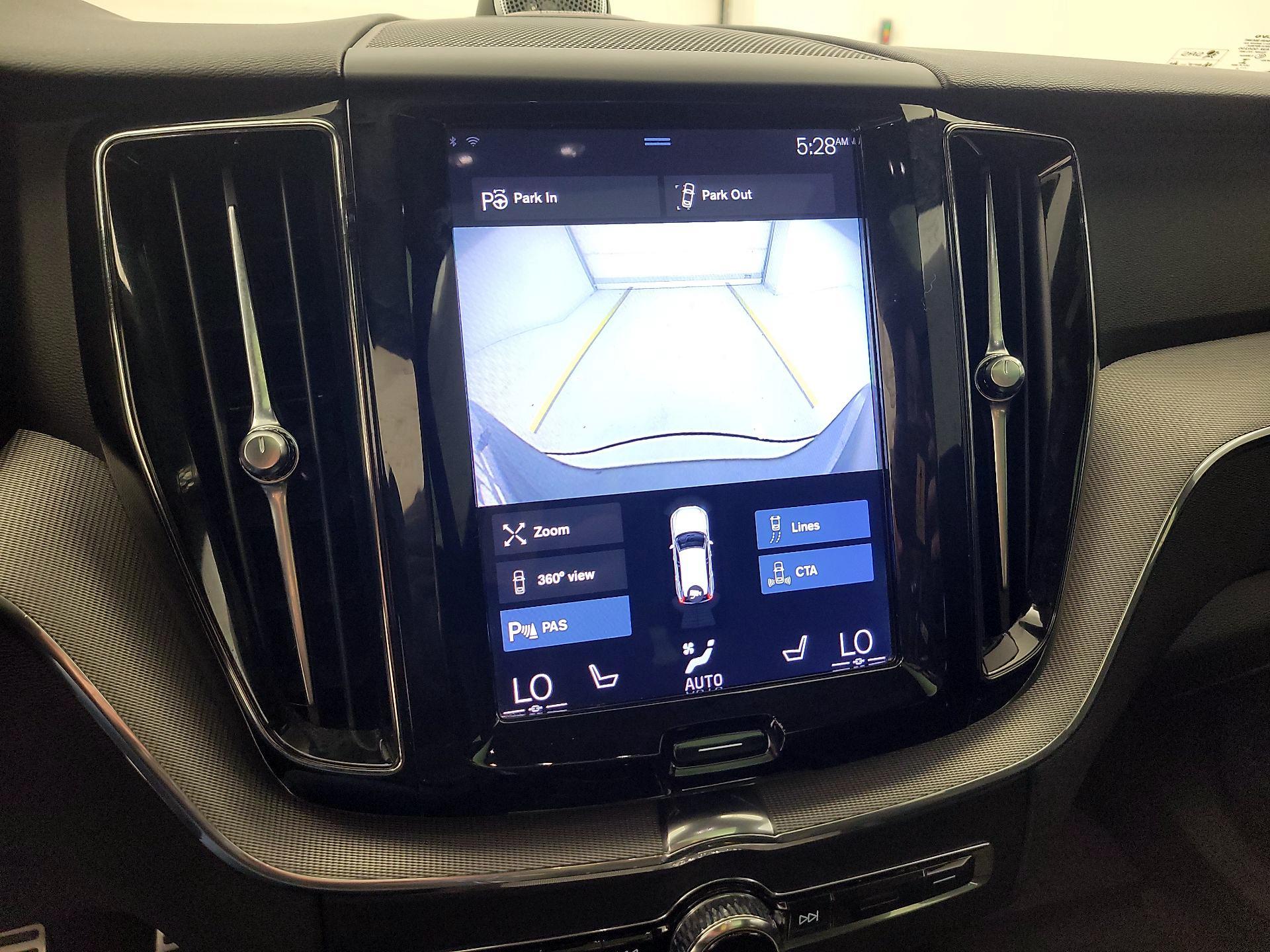 Thumbnail: 2019 Volvo XC60 - 15