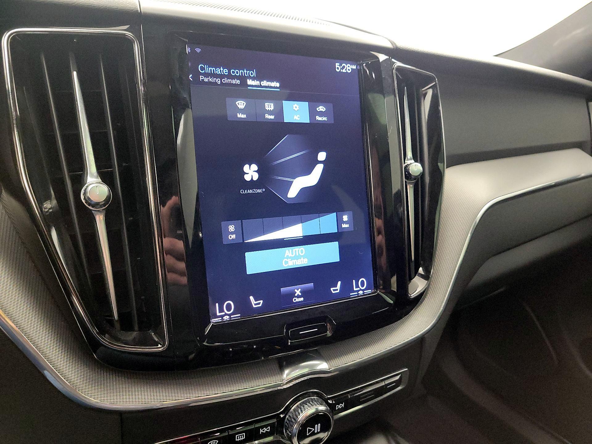 Thumbnail: 2019 Volvo XC60 - 17