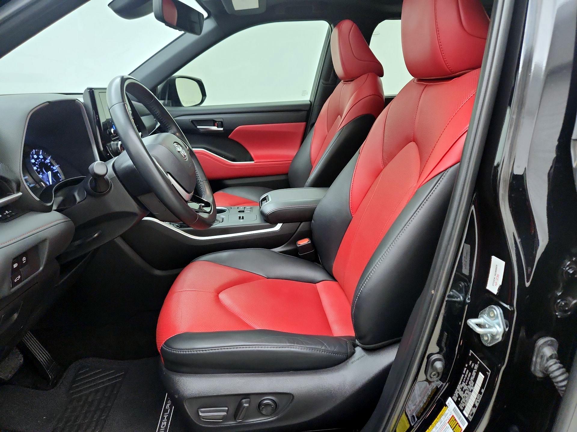 Thumbnail: 2023 Toyota Highlander - 11