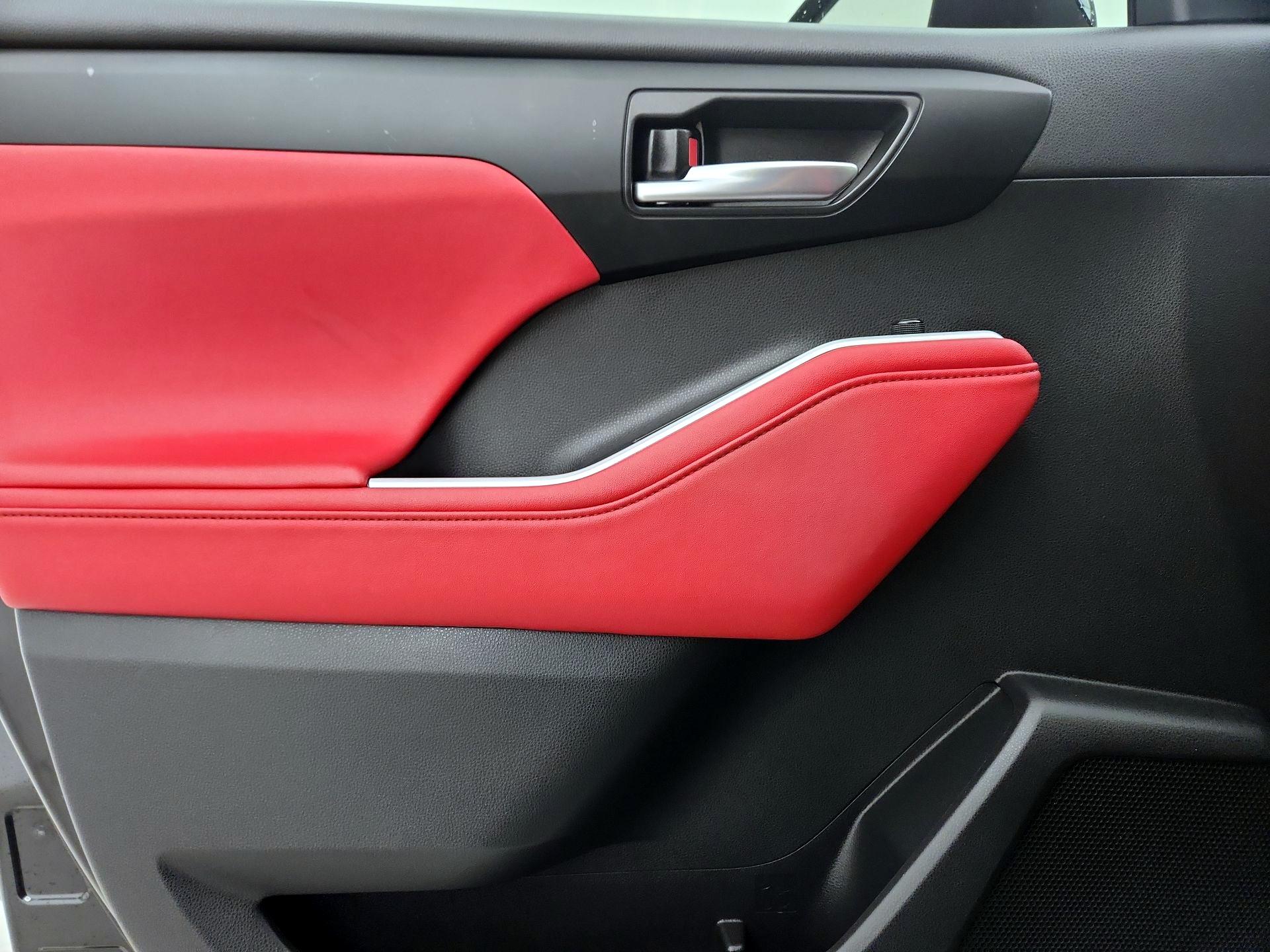 Thumbnail: 2023 Toyota Highlander - 12