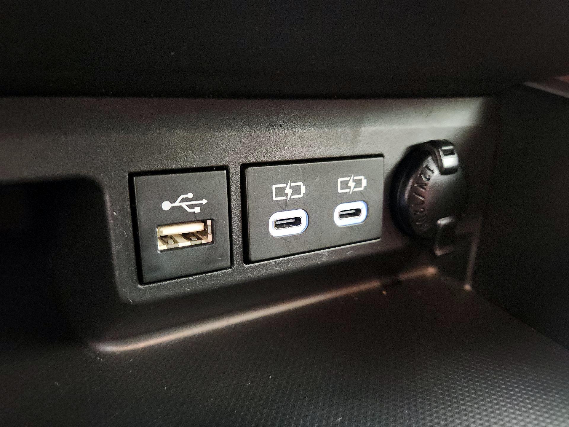 Thumbnail: 2023 Toyota Highlander - 18