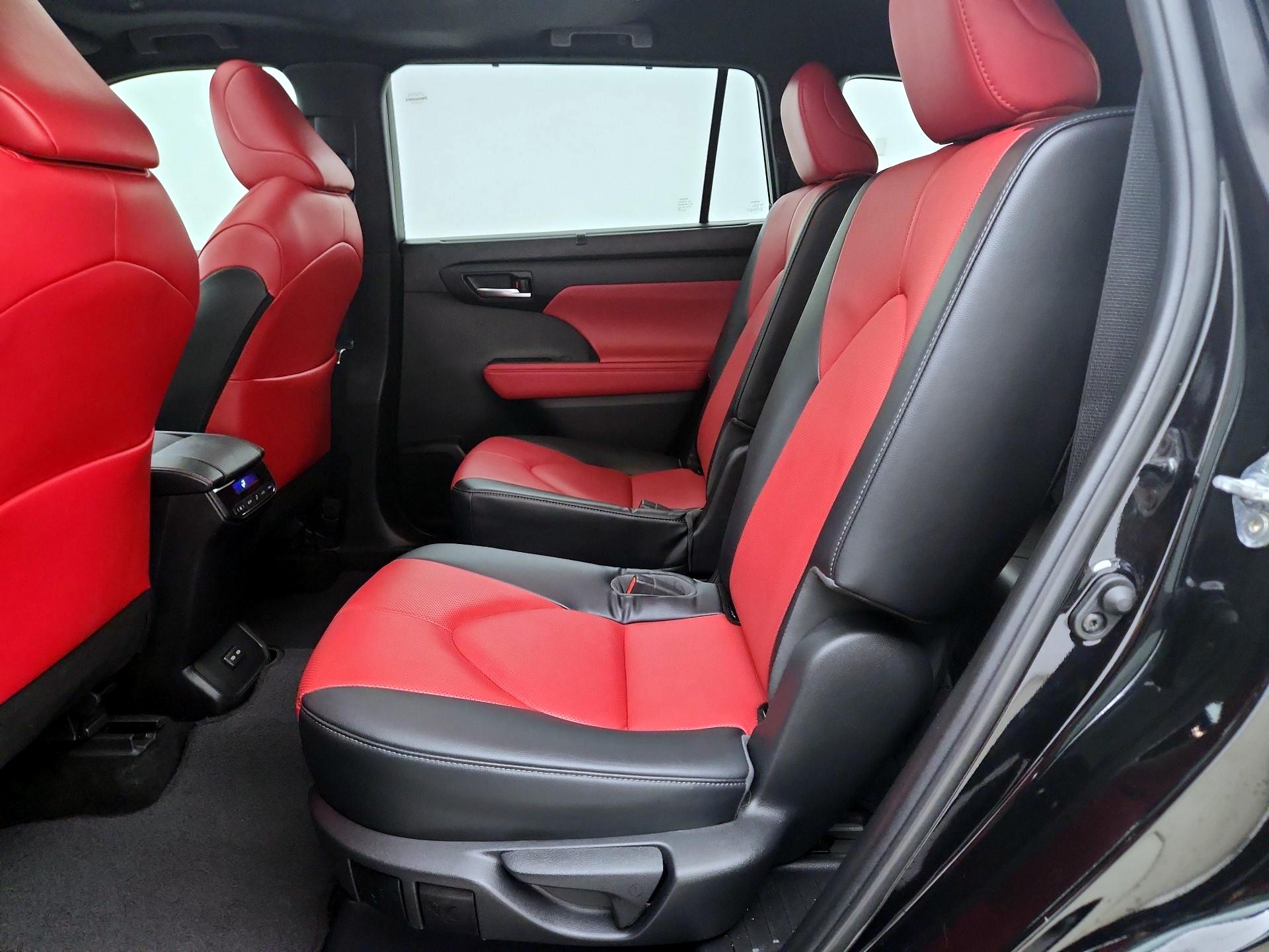 Thumbnail: 2023 Toyota Highlander - 20