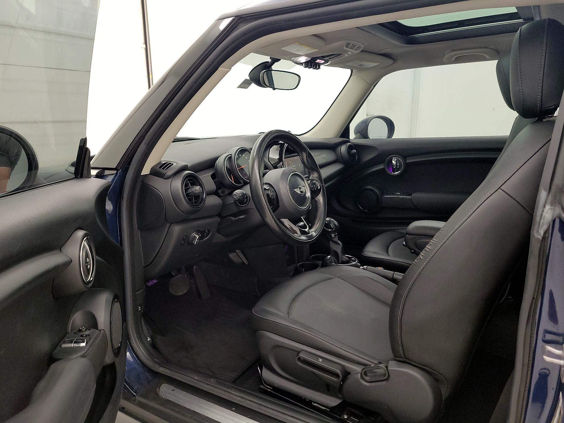 Thumbnail: 2016 MINI Cooper Hardtop - 9