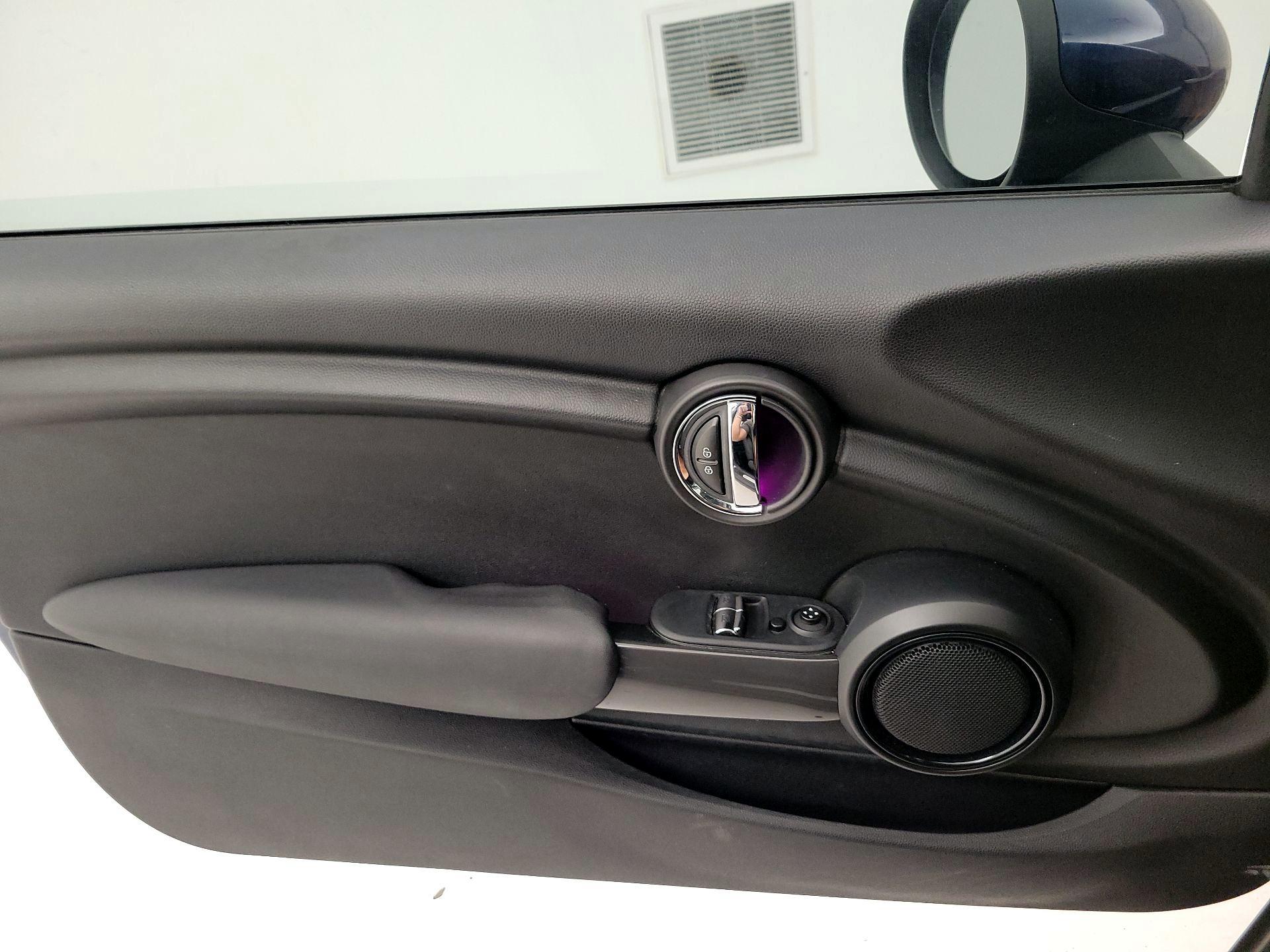 Thumbnail: 2016 MINI Cooper Hardtop - 10