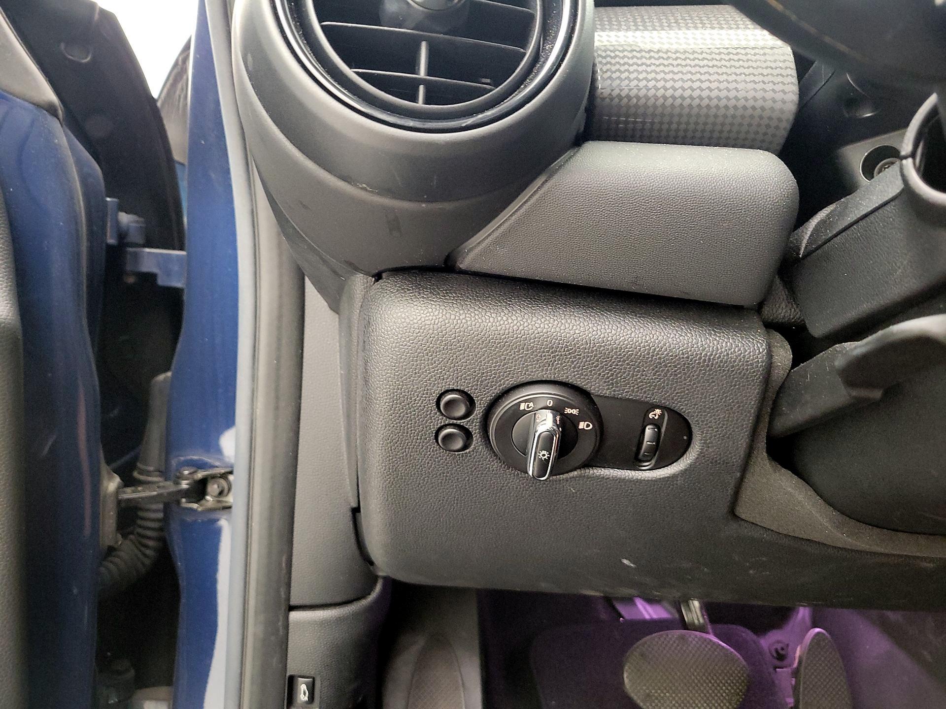 Thumbnail: 2016 MINI Cooper Hardtop - 11