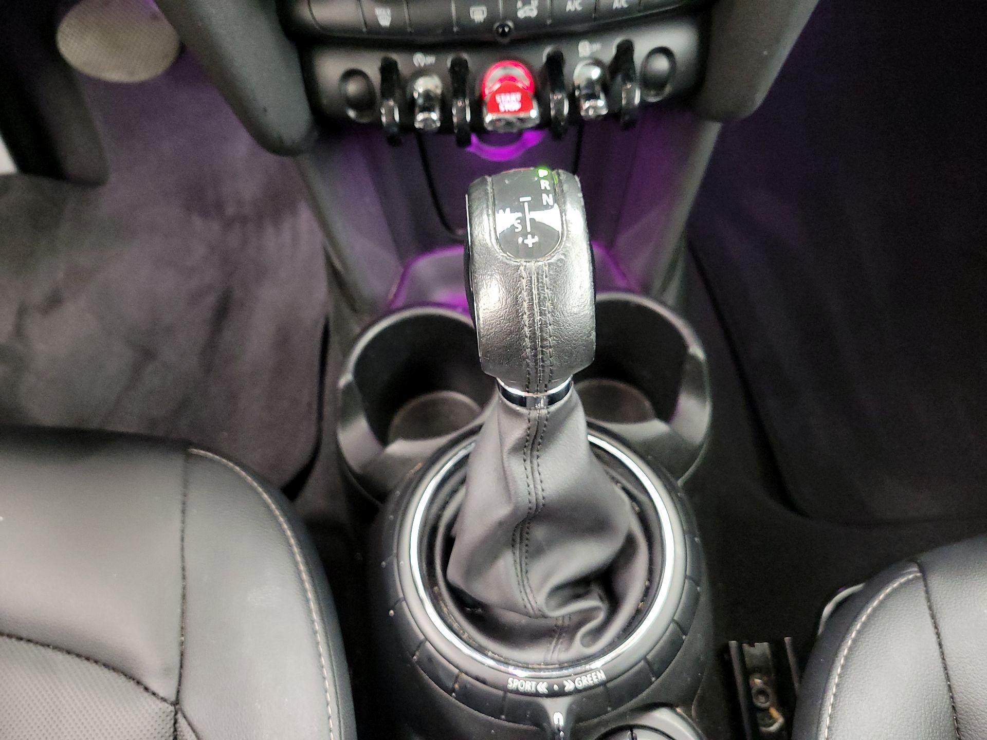 Thumbnail: 2016 MINI Cooper Hardtop - 14