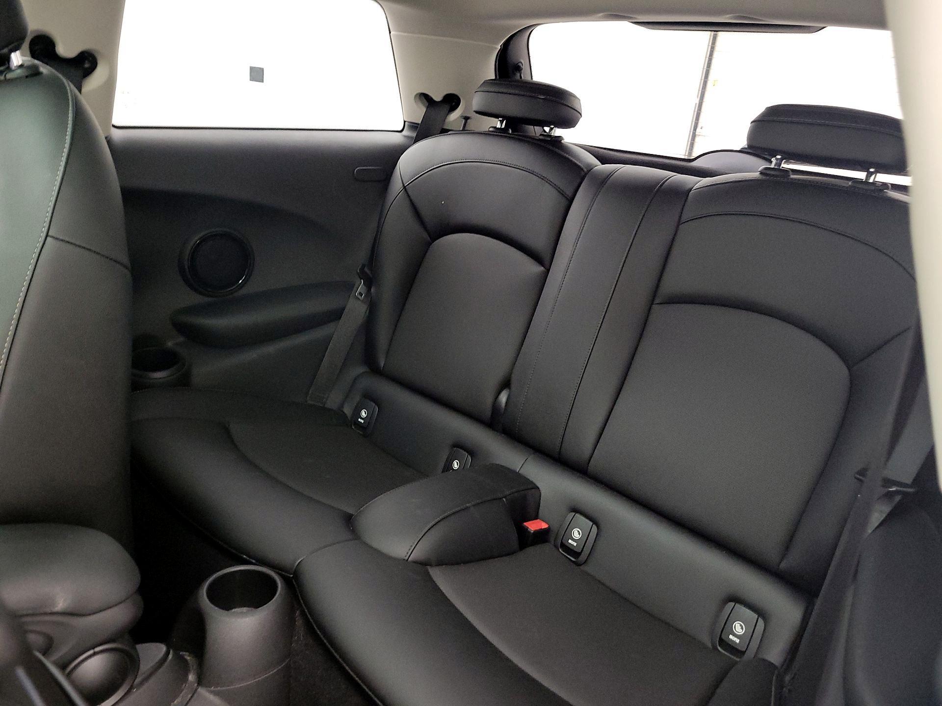 Thumbnail: 2016 MINI Cooper Hardtop - 17