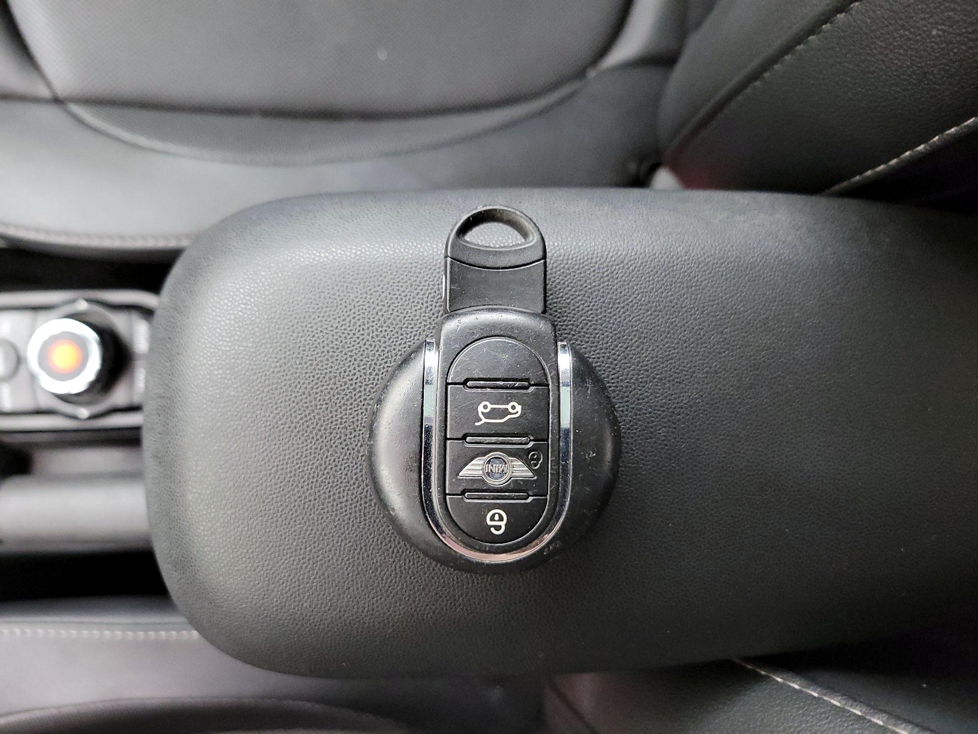 Thumbnail: 2016 MINI Cooper Hardtop - 20