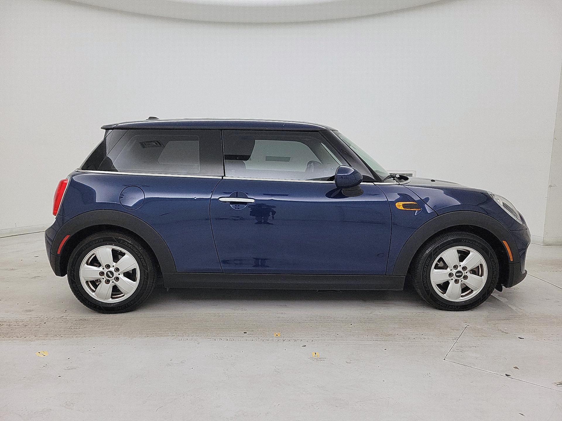 Thumbnail: 2016 MINI Cooper Hardtop - 4