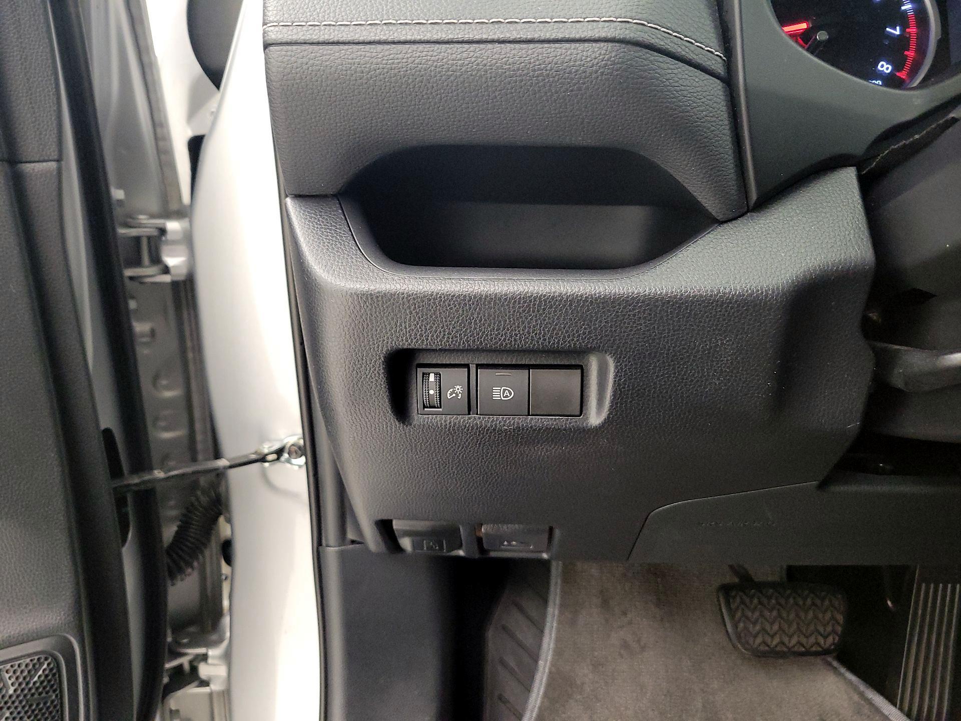 Thumbnail: 2019 Toyota RAV4 - 11