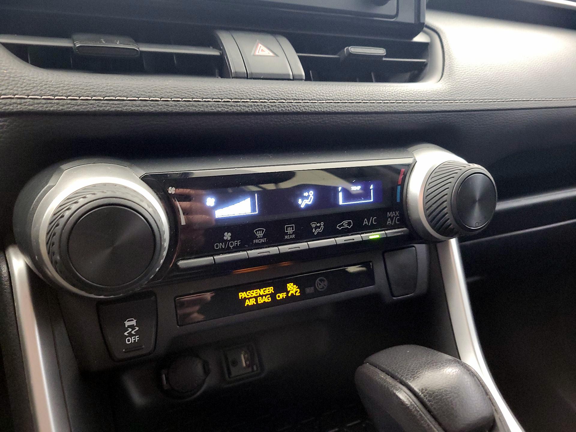 Thumbnail: 2019 Toyota RAV4 - 15