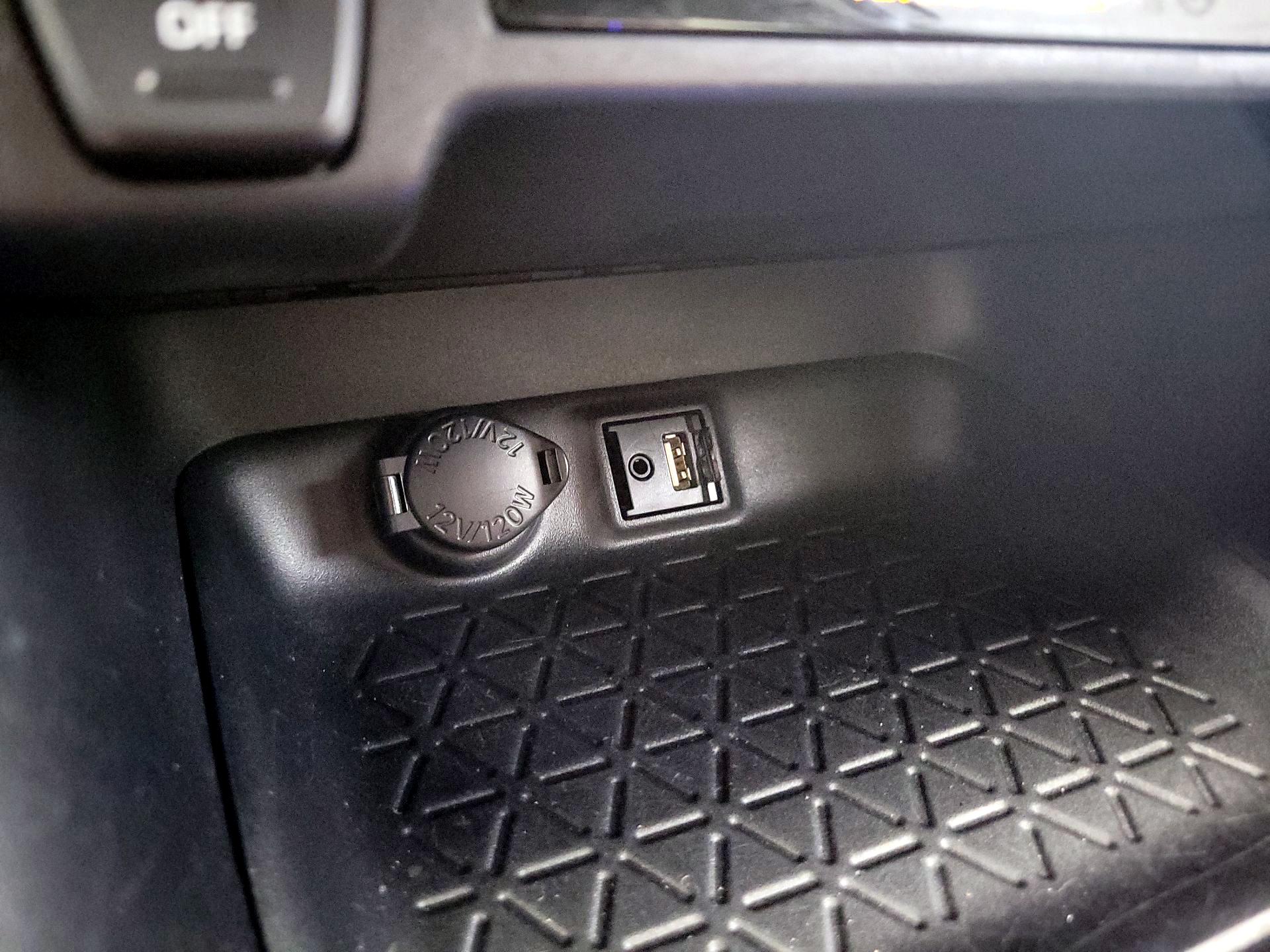 Thumbnail: 2019 Toyota RAV4 - 17