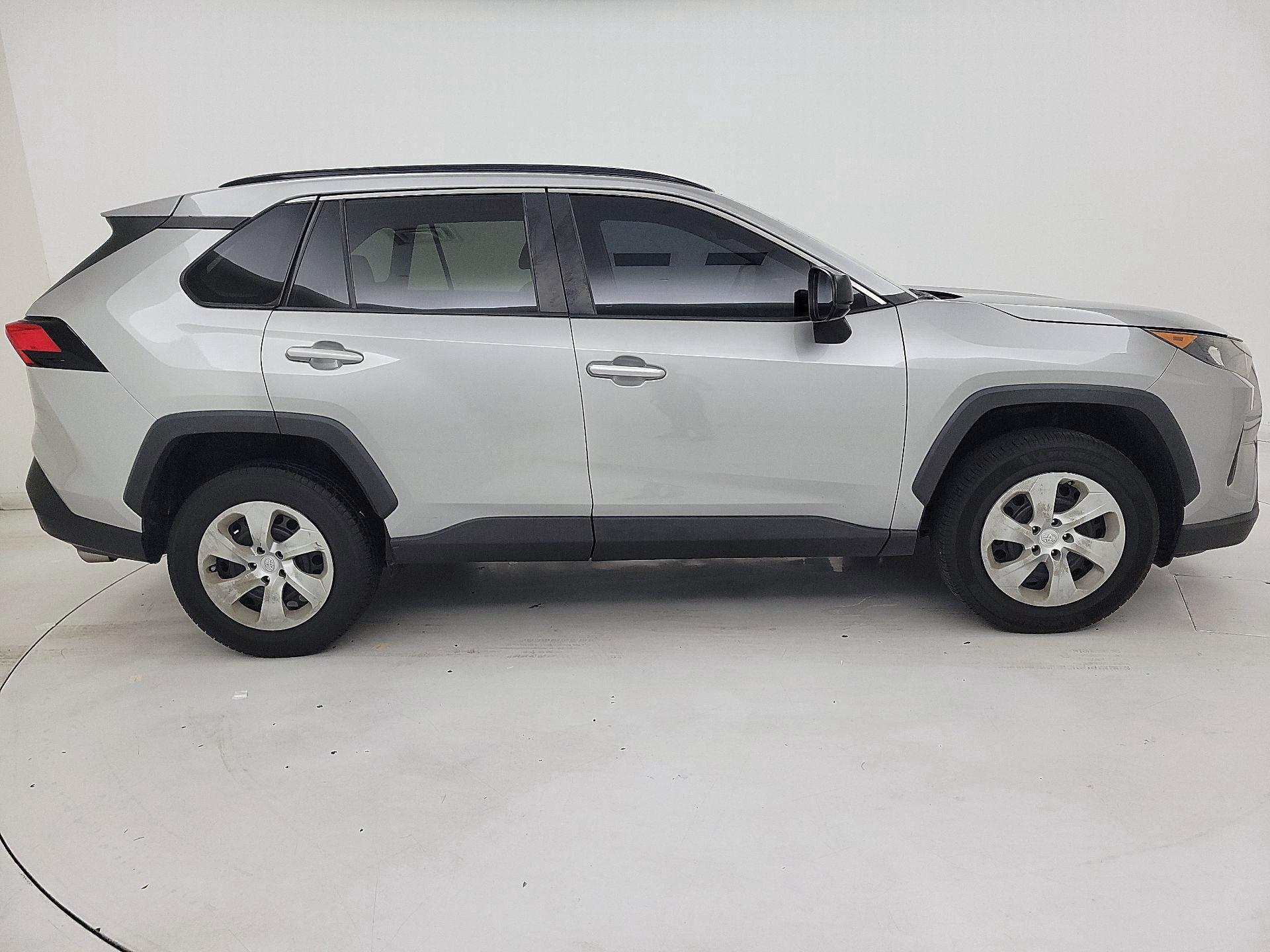 Thumbnail: 2019 Toyota RAV4 - 4