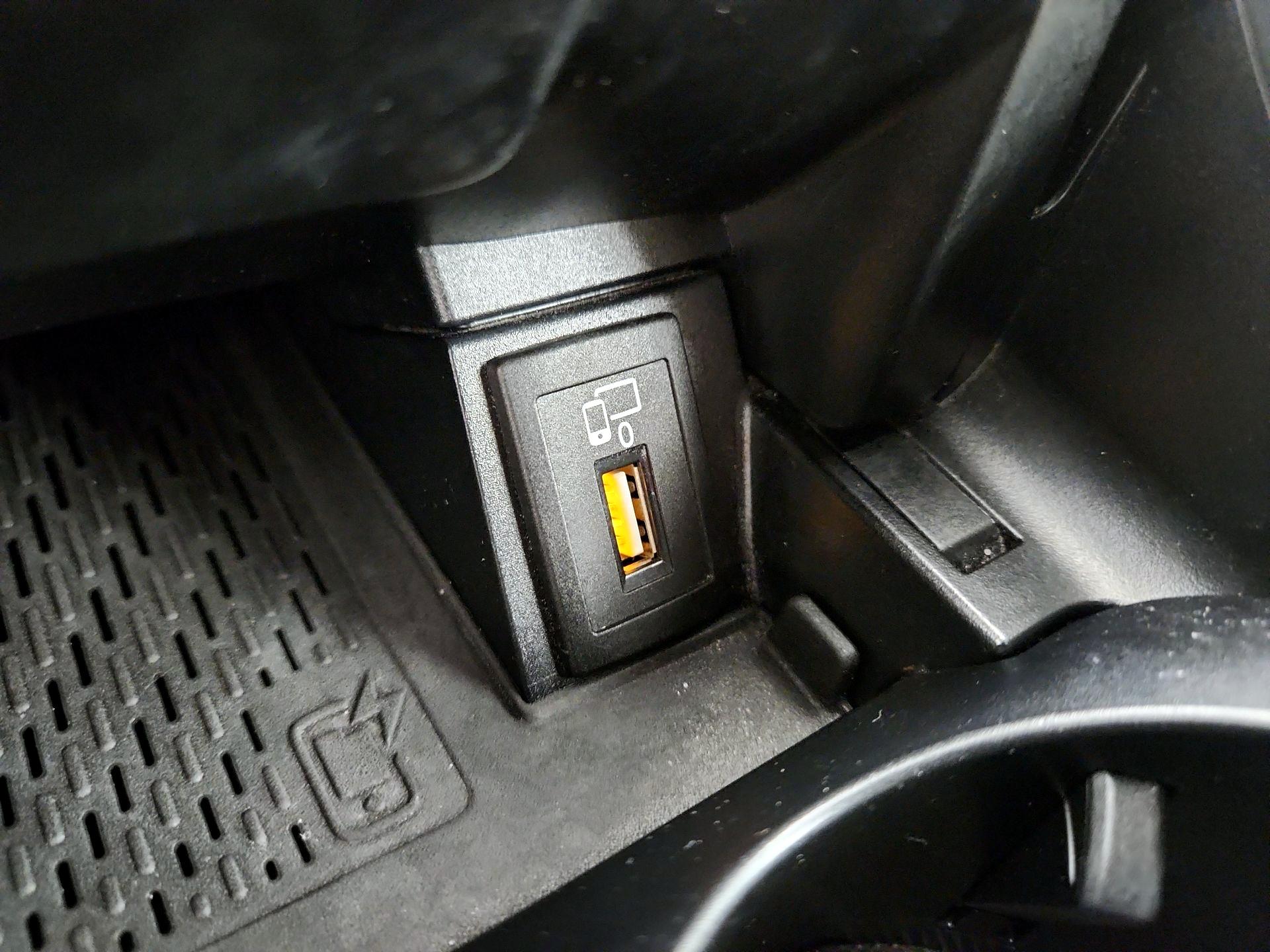 Thumbnail: 2020 Mercedes-Benz C-Class - 18