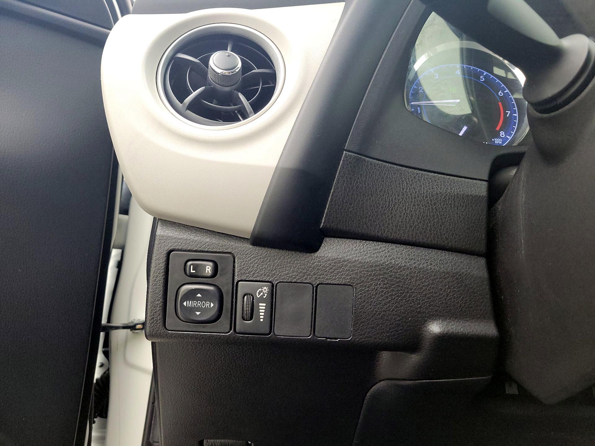 Thumbnail: 2017 Toyota Corolla - 13