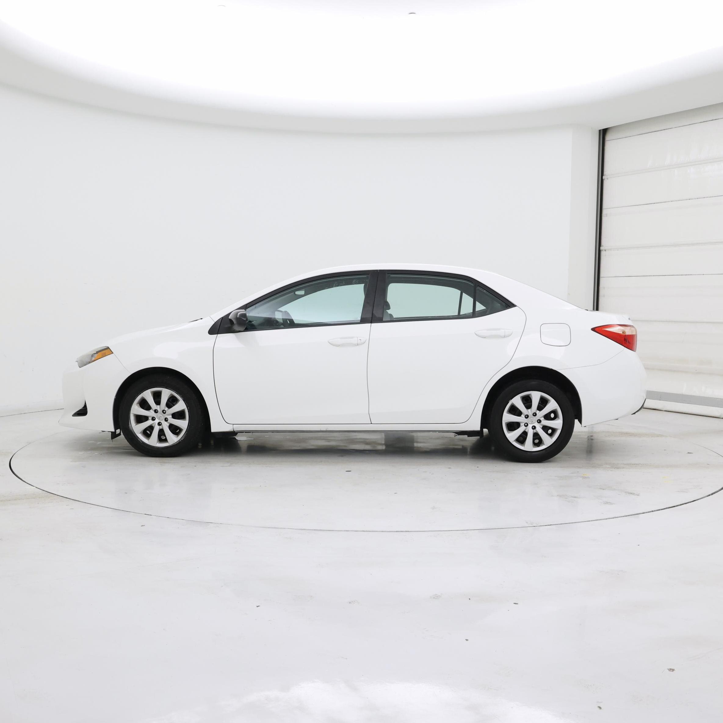 Thumbnail: 2017 Toyota Corolla - 3