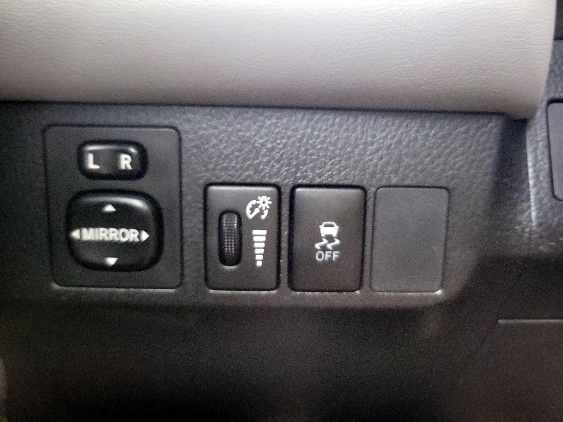 Thumbnail: 2014 Toyota RAV4 - 11