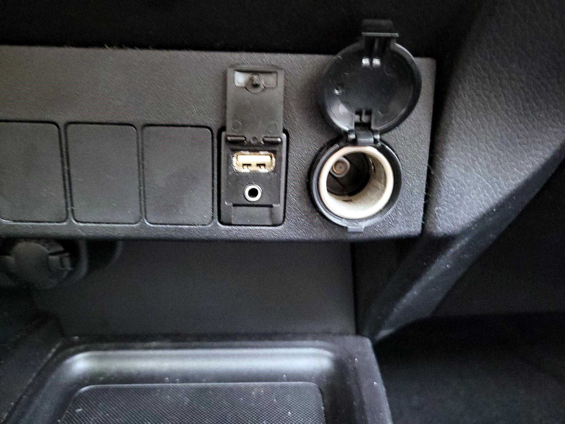 Thumbnail: 2014 Toyota RAV4 - 16