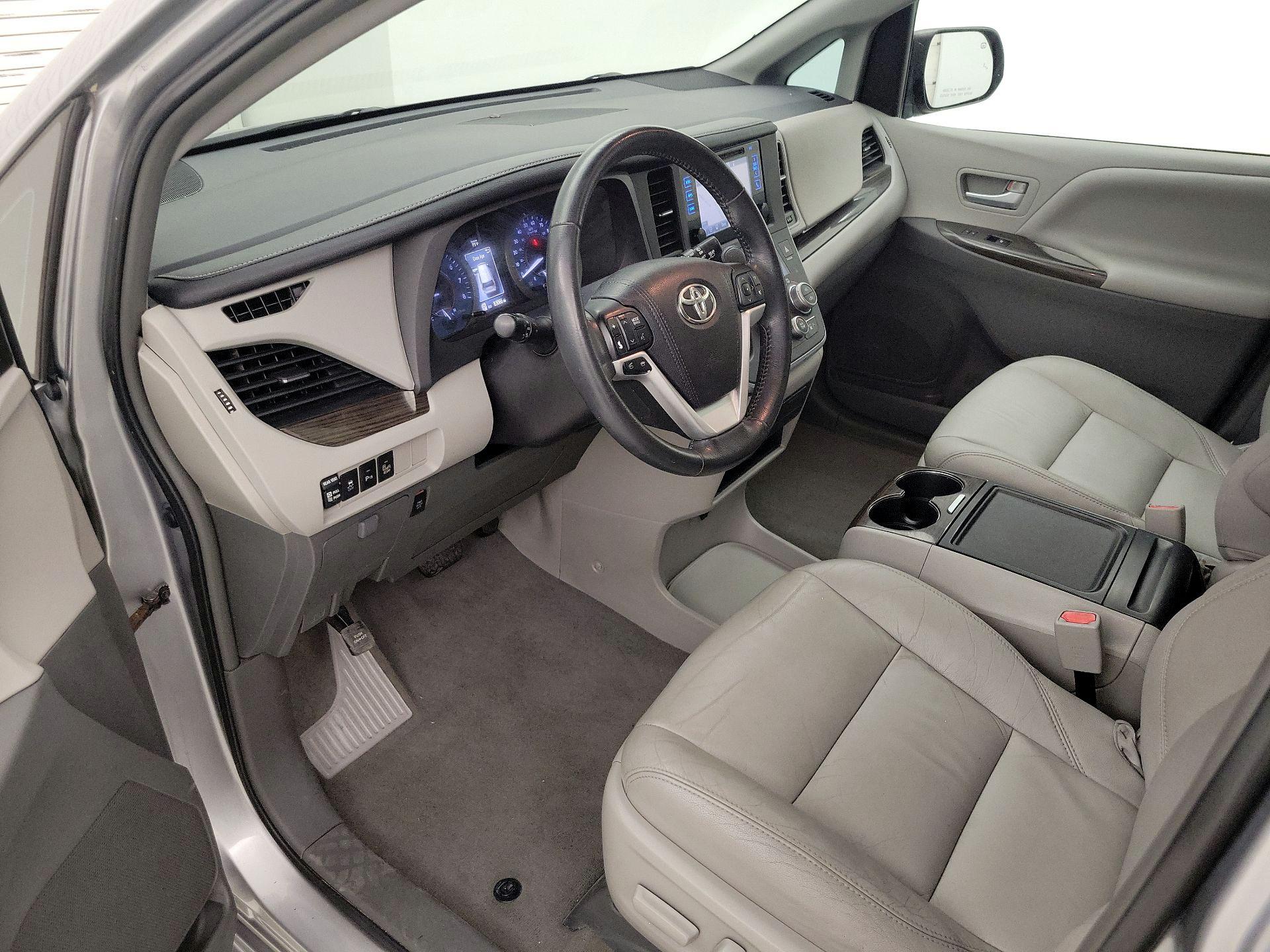 Thumbnail: 2016 Toyota Sienna - 11