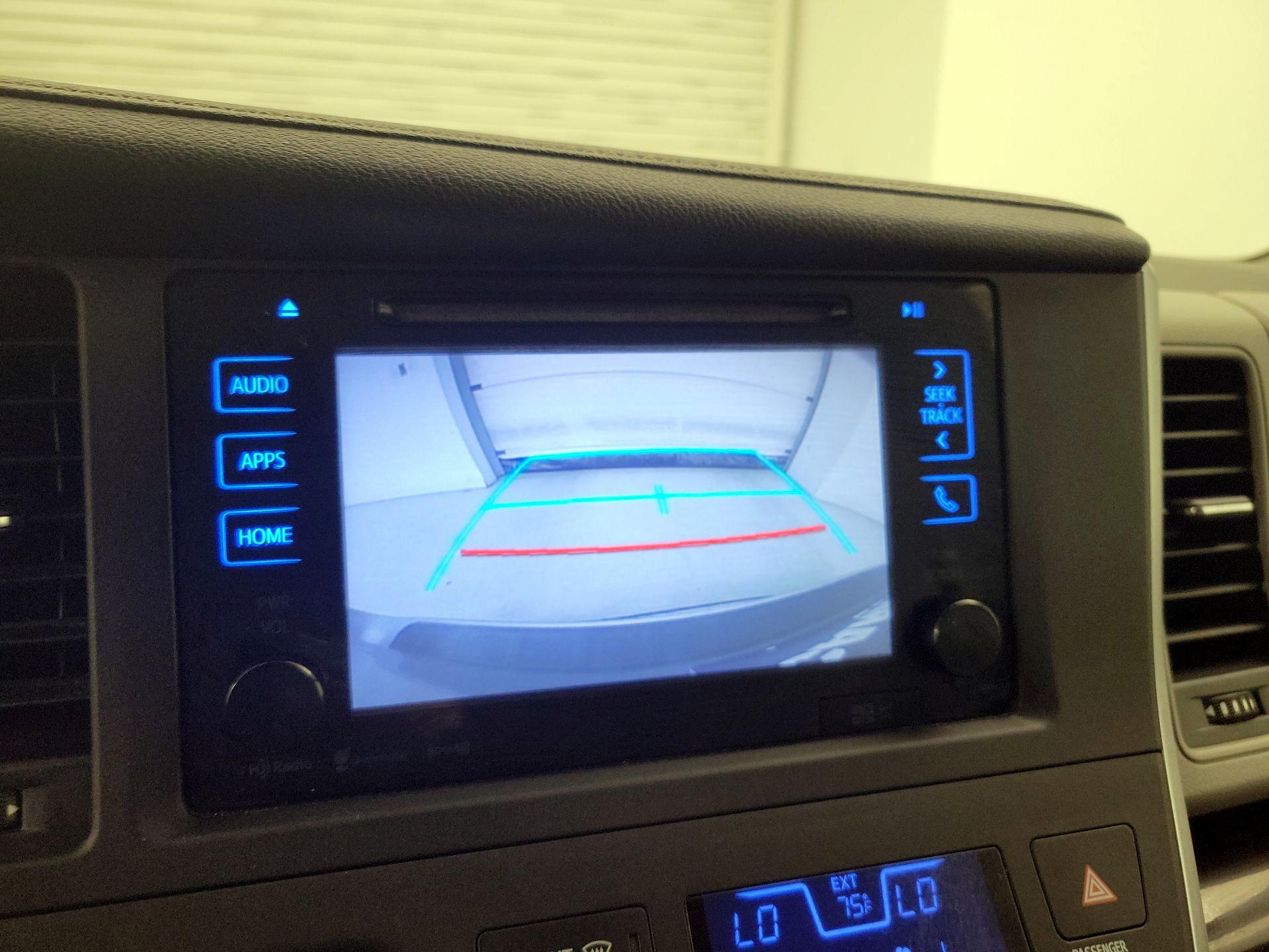 Thumbnail: 2016 Toyota Sienna - 15