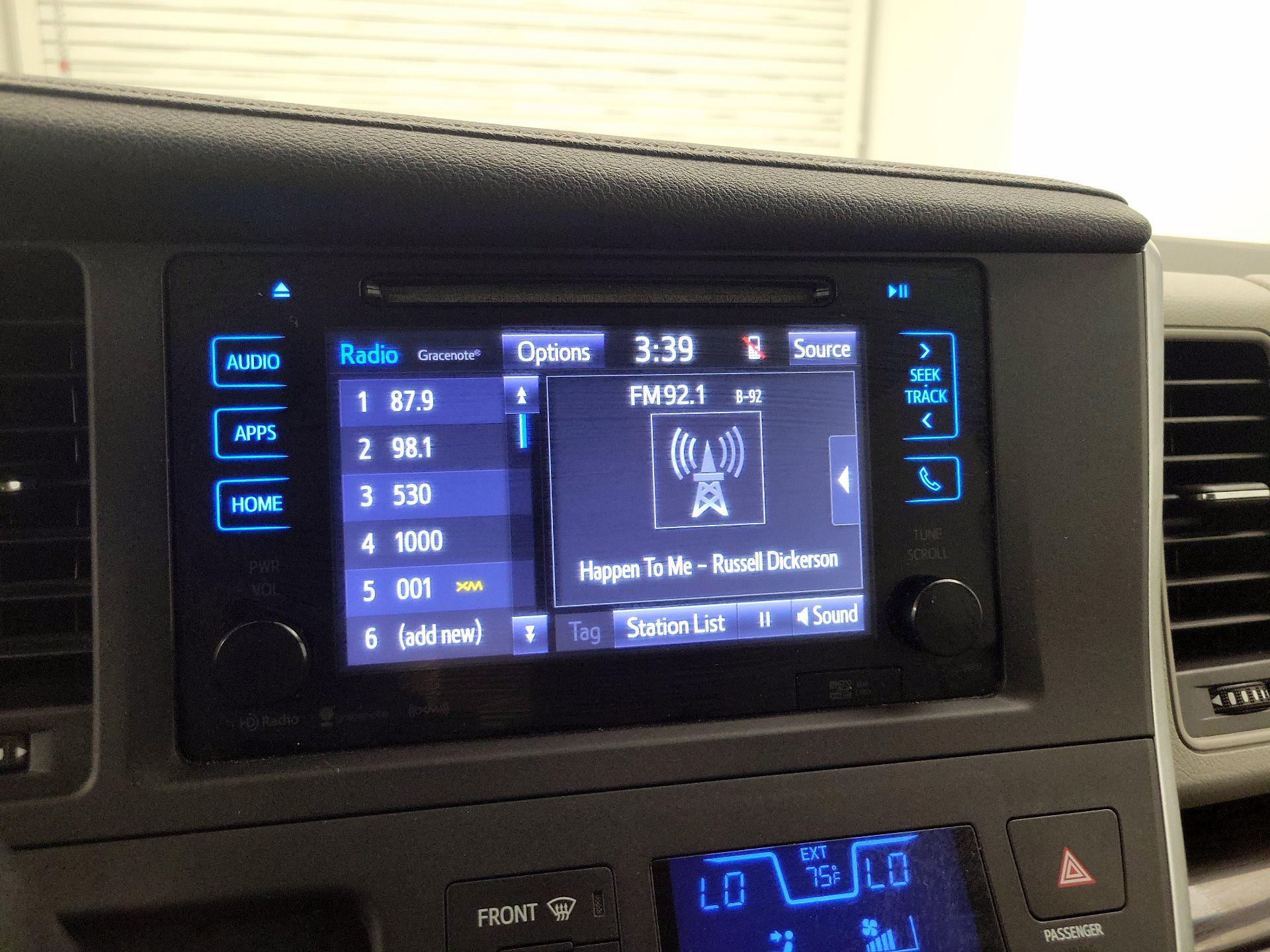 Thumbnail: 2016 Toyota Sienna - 16