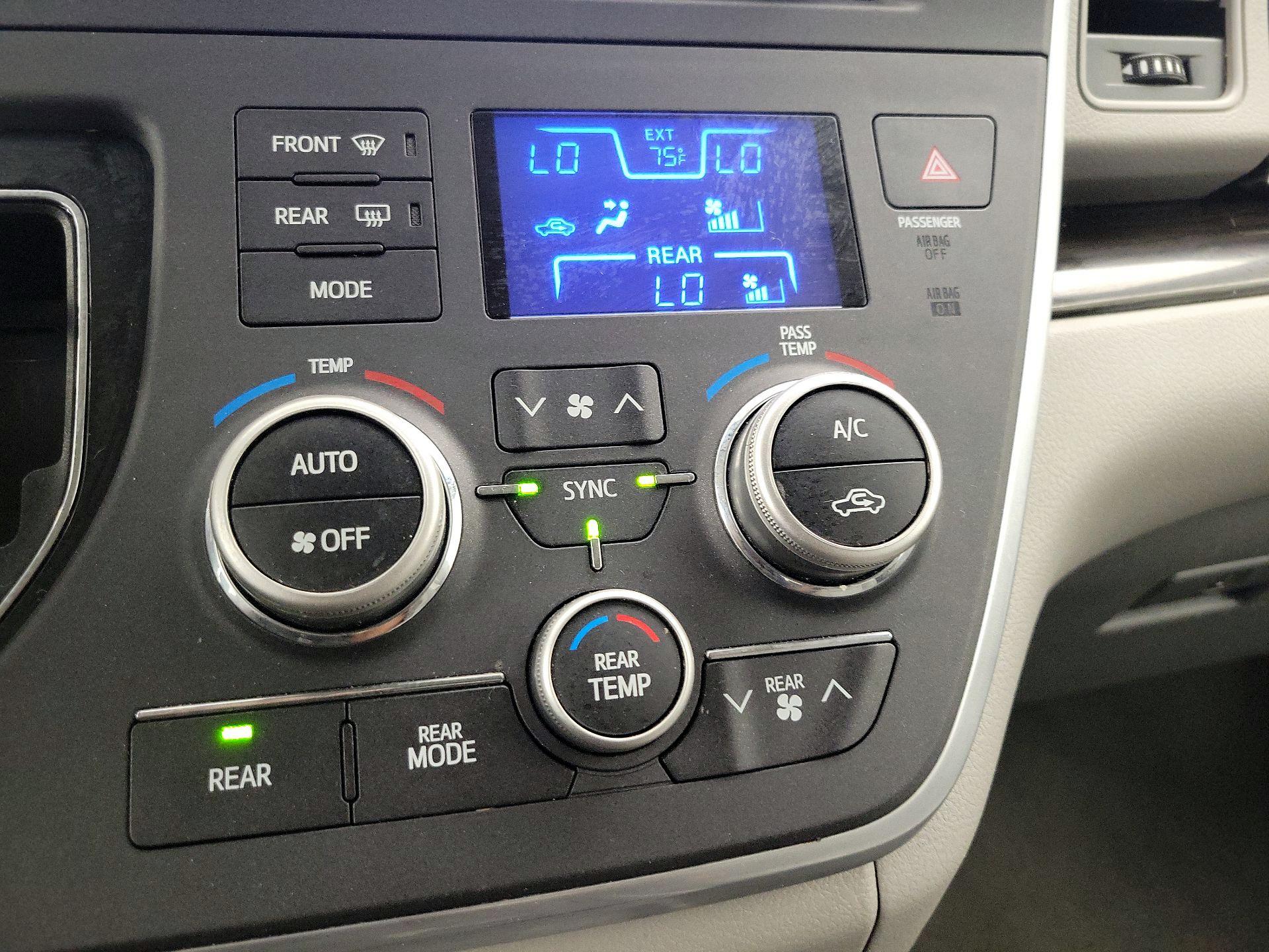 Thumbnail: 2016 Toyota Sienna - 17