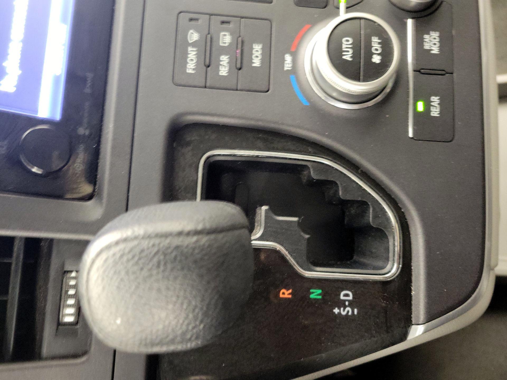 Thumbnail: 2016 Toyota Sienna - 18