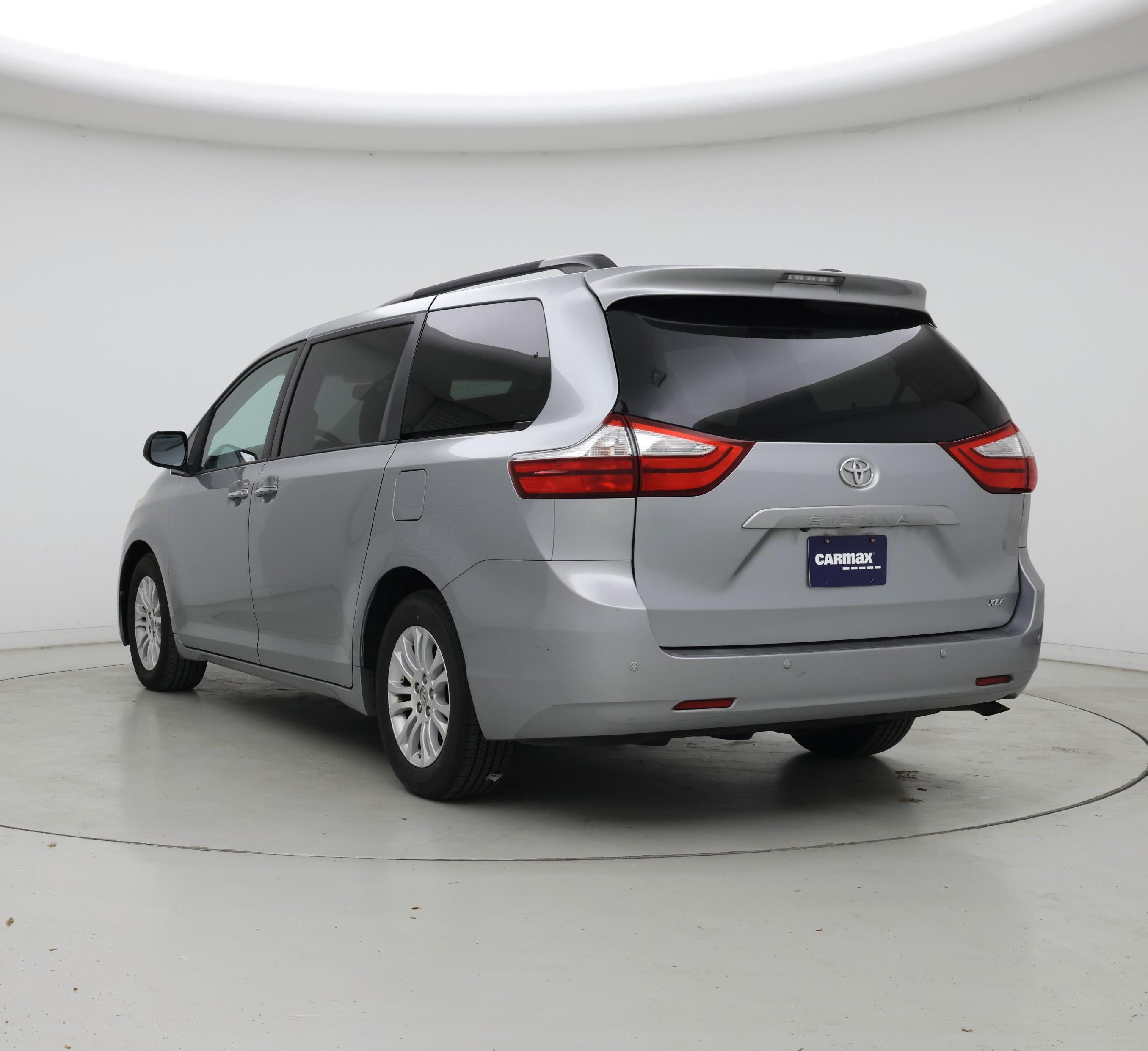 Thumbnail: 2016 Toyota Sienna - 2