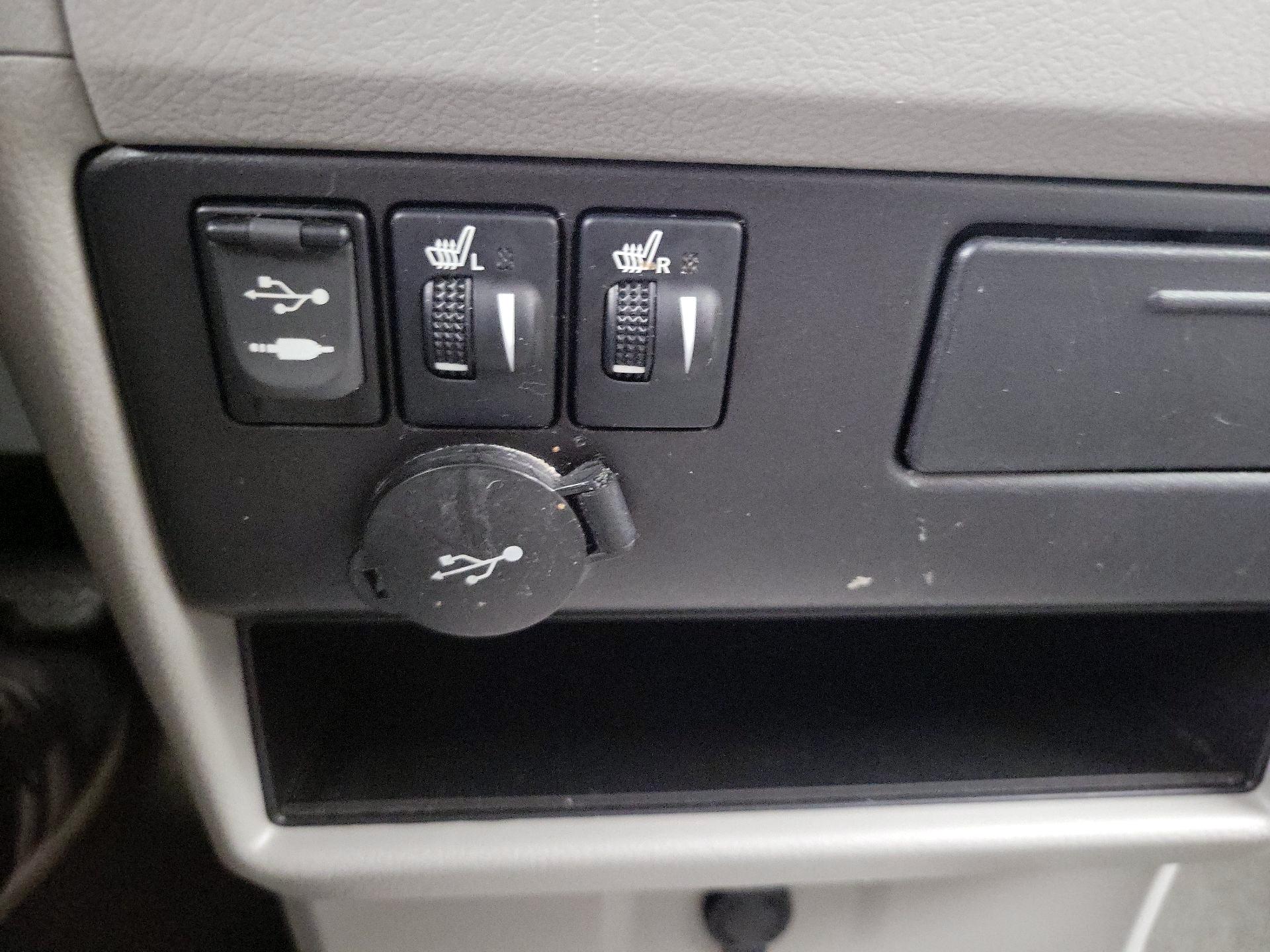 Thumbnail: 2016 Toyota Sienna - 19