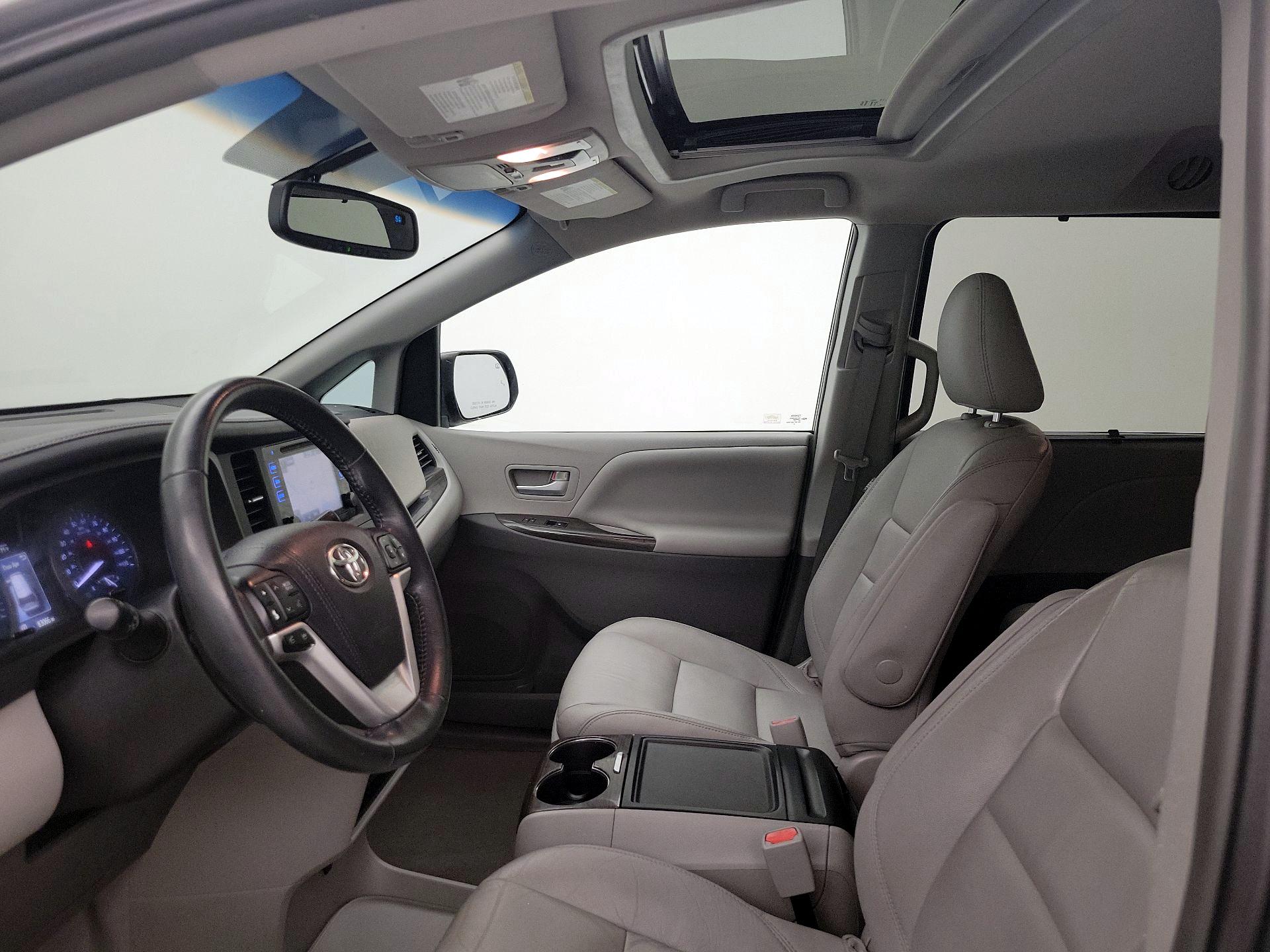 Thumbnail: 2016 Toyota Sienna - 20