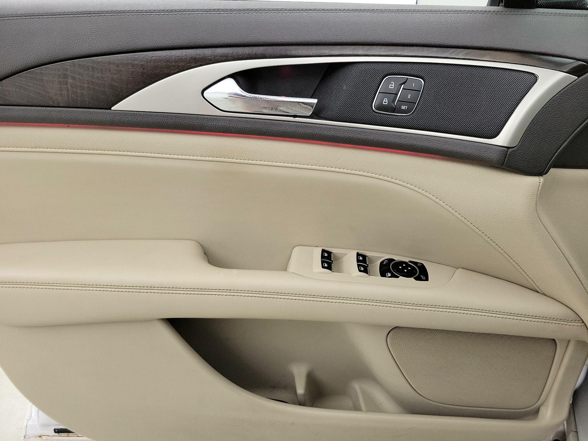 Thumbnail: 2019 Lincoln MKZ - 12