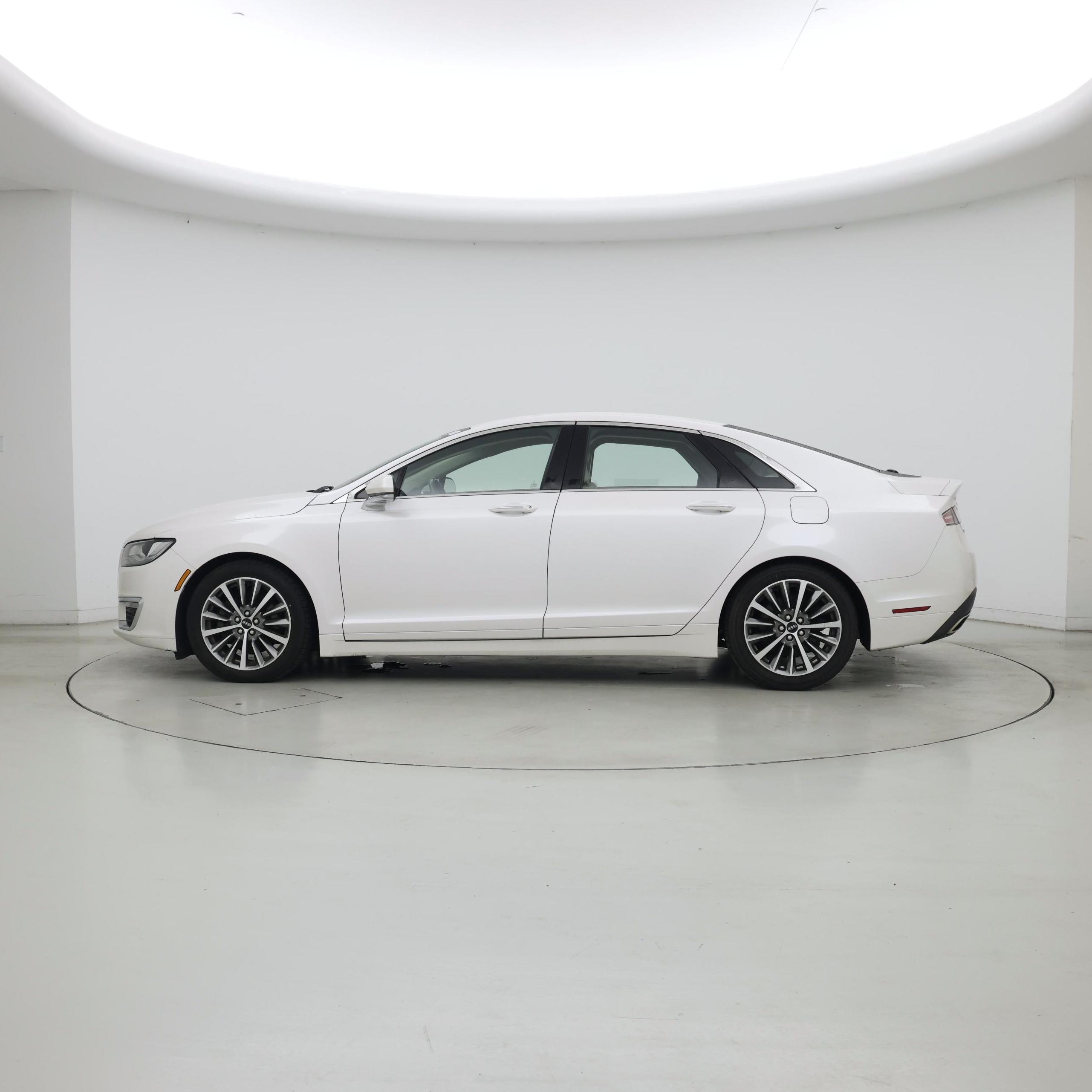Thumbnail: 2019 Lincoln MKZ - 3