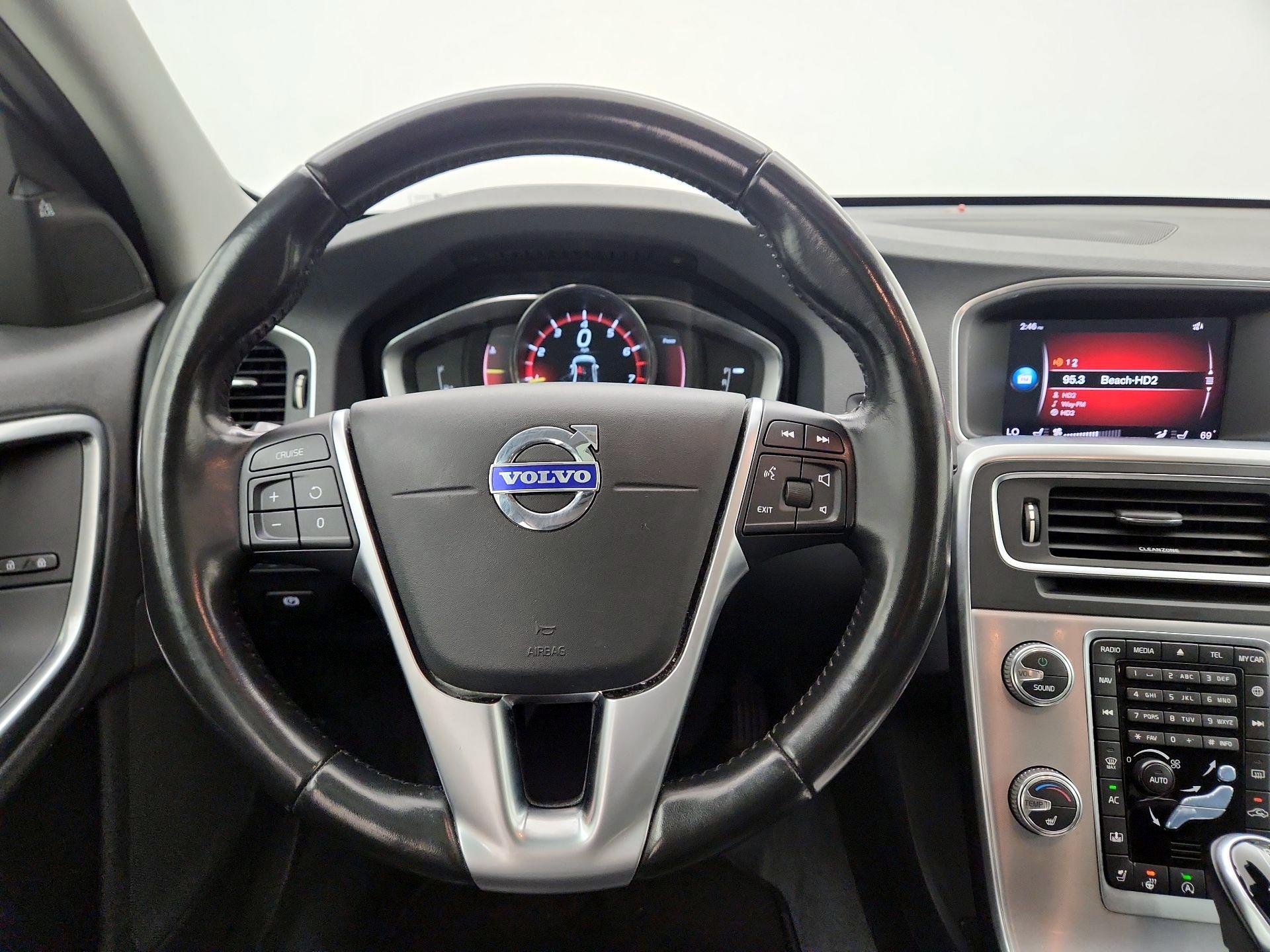 Thumbnail: 2018 Volvo S60 - 10