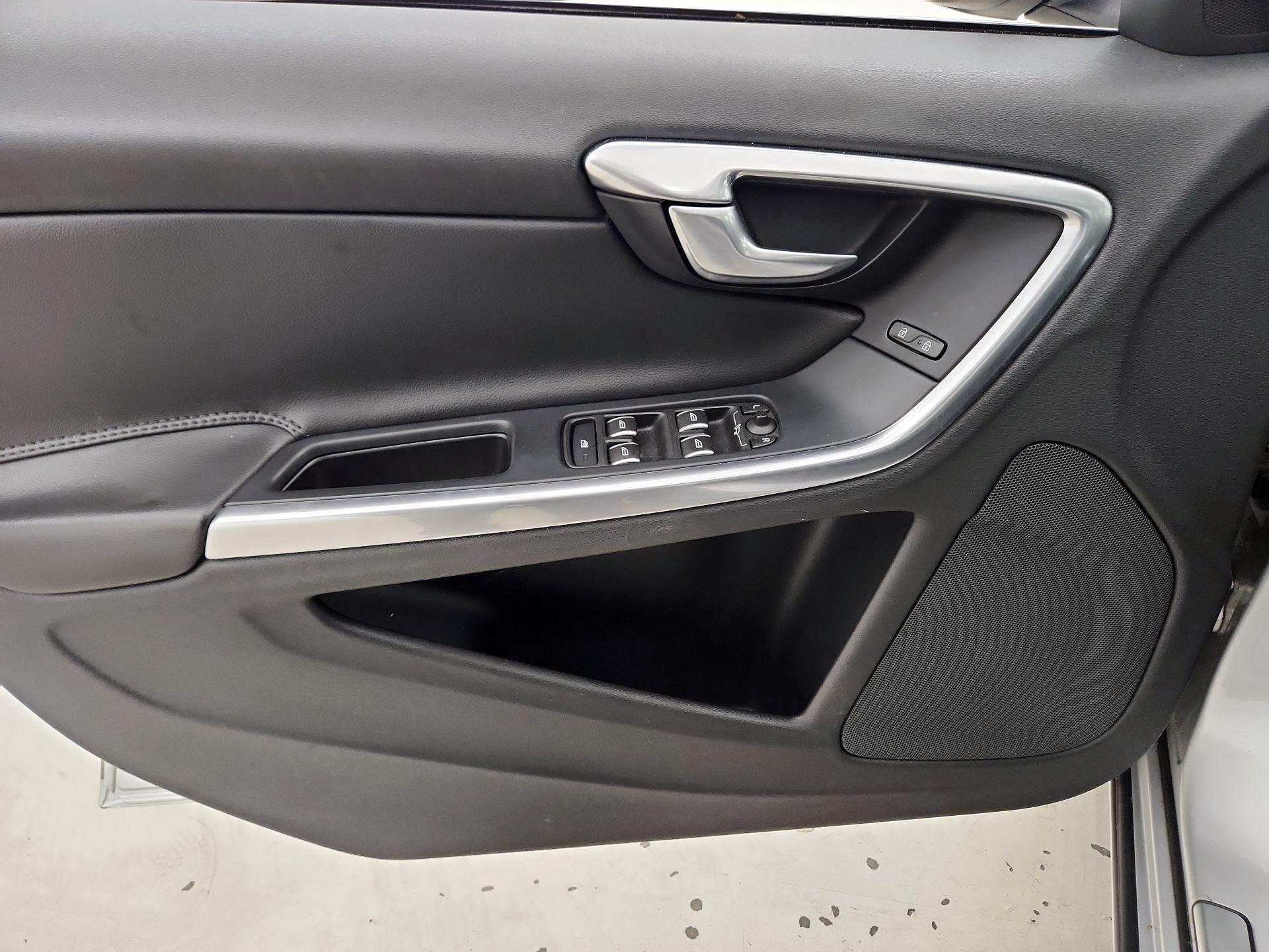 Thumbnail: 2018 Volvo S60 - 12