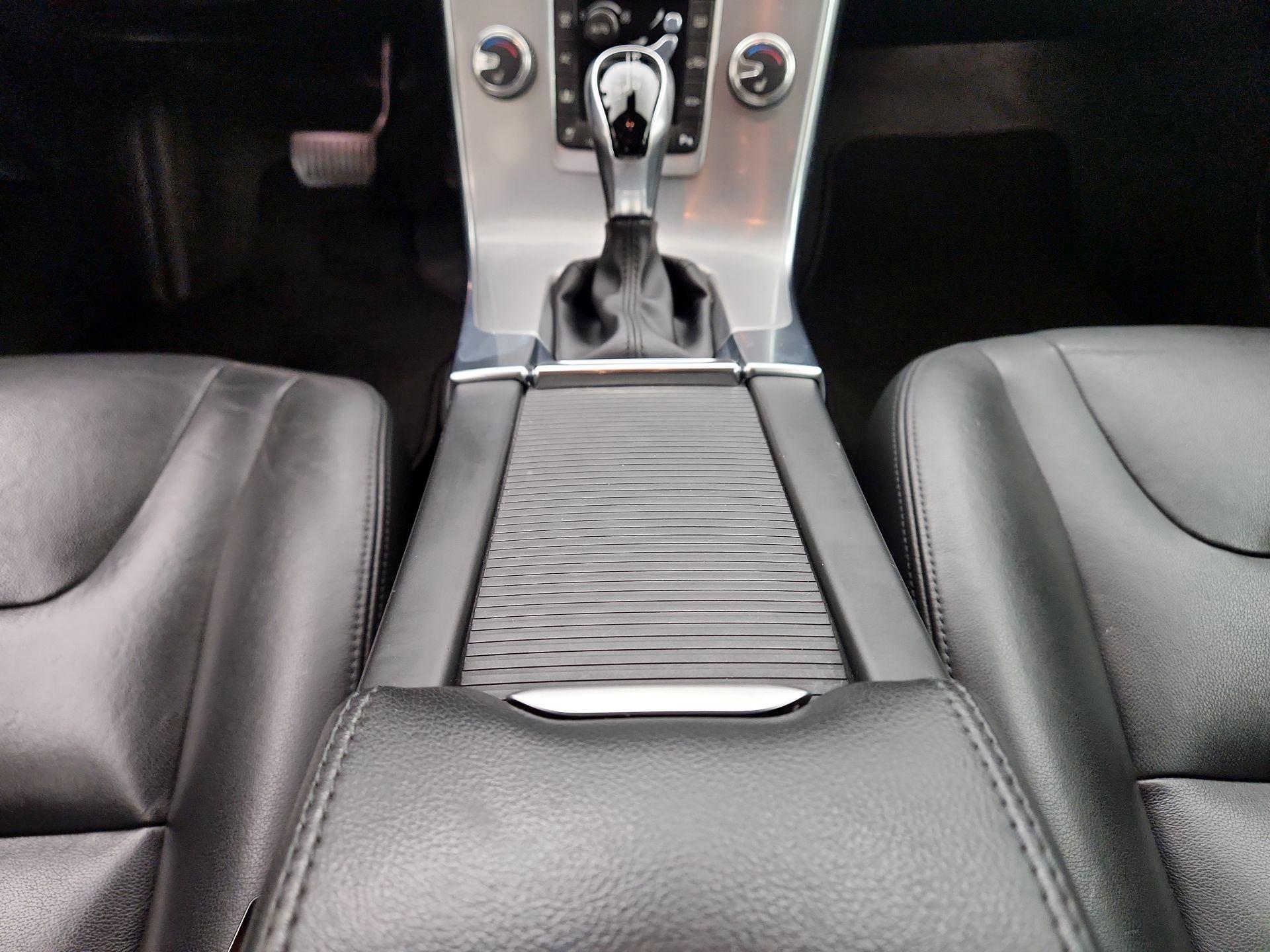 Thumbnail: 2018 Volvo S60 - 17