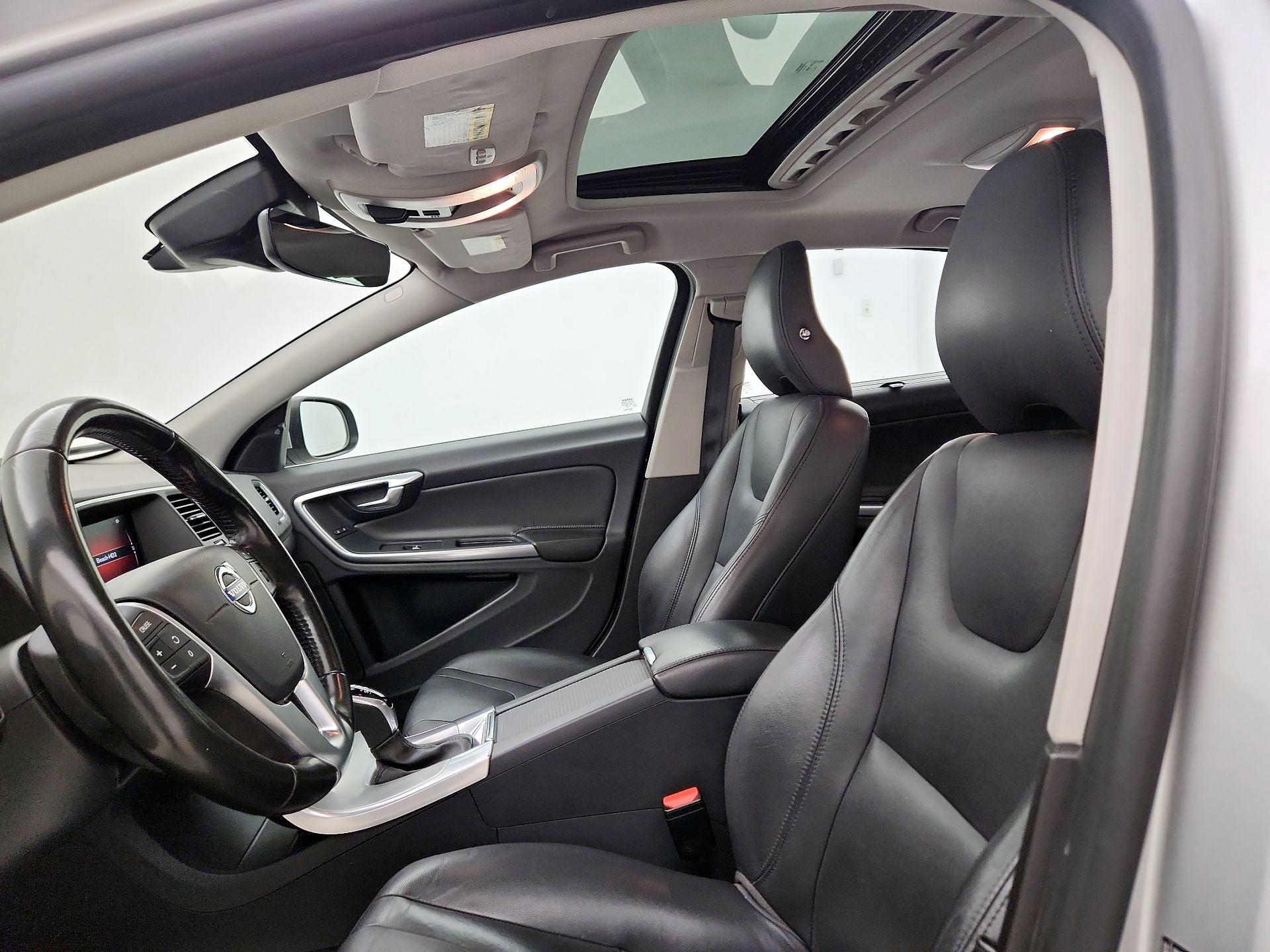 Thumbnail: 2018 Volvo S60 - 18