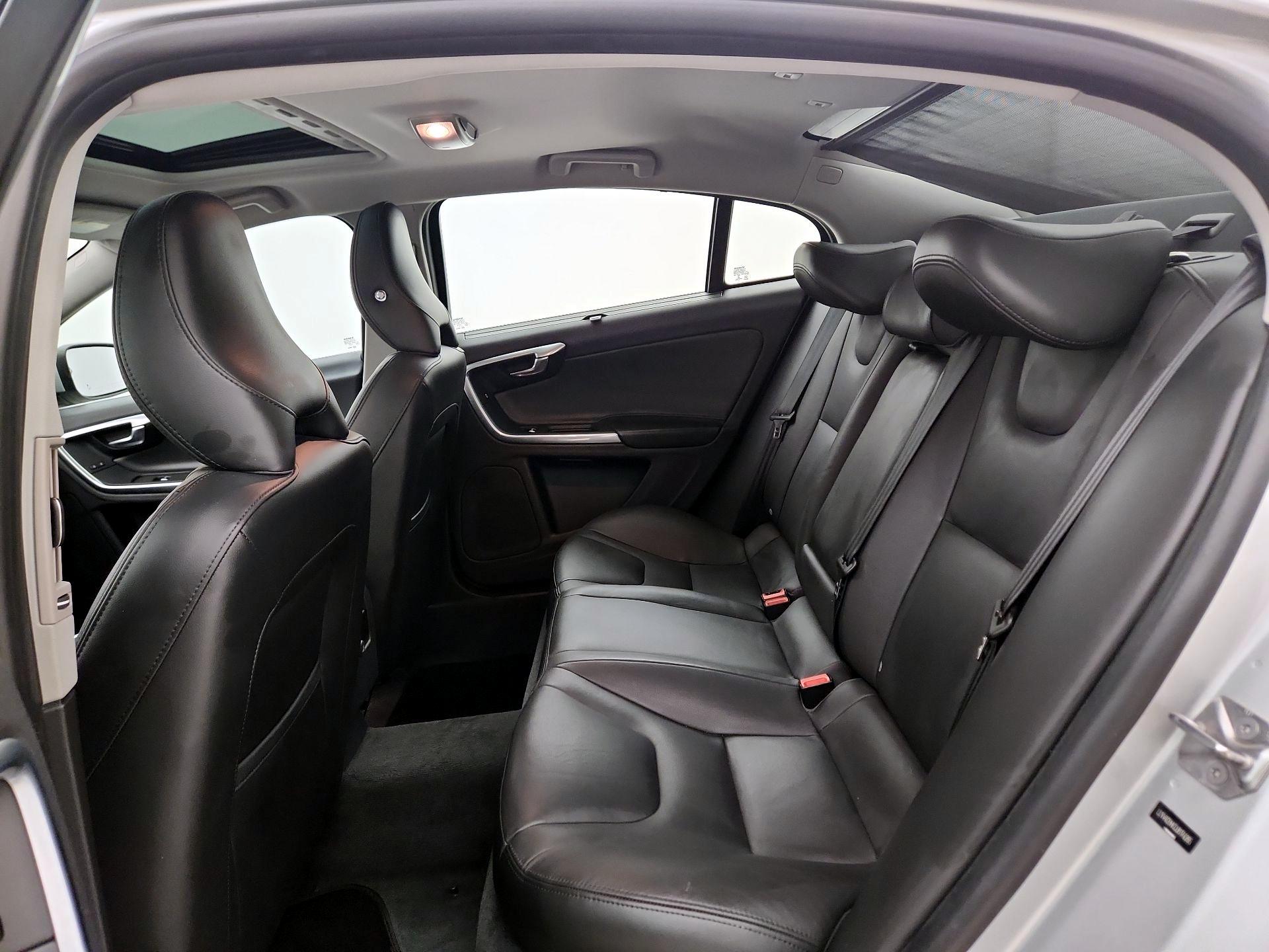 Thumbnail: 2018 Volvo S60 - 19