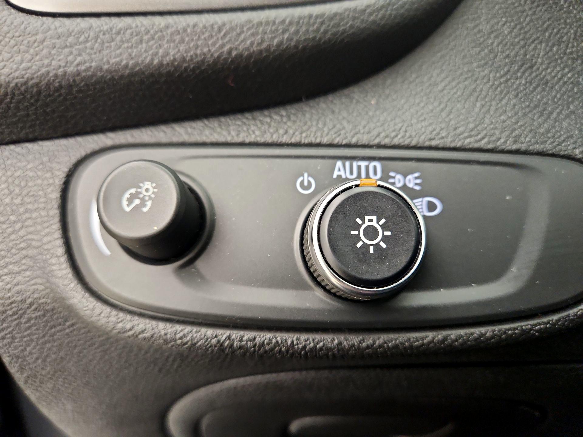 Thumbnail: 2020 Chevrolet Trax - 13