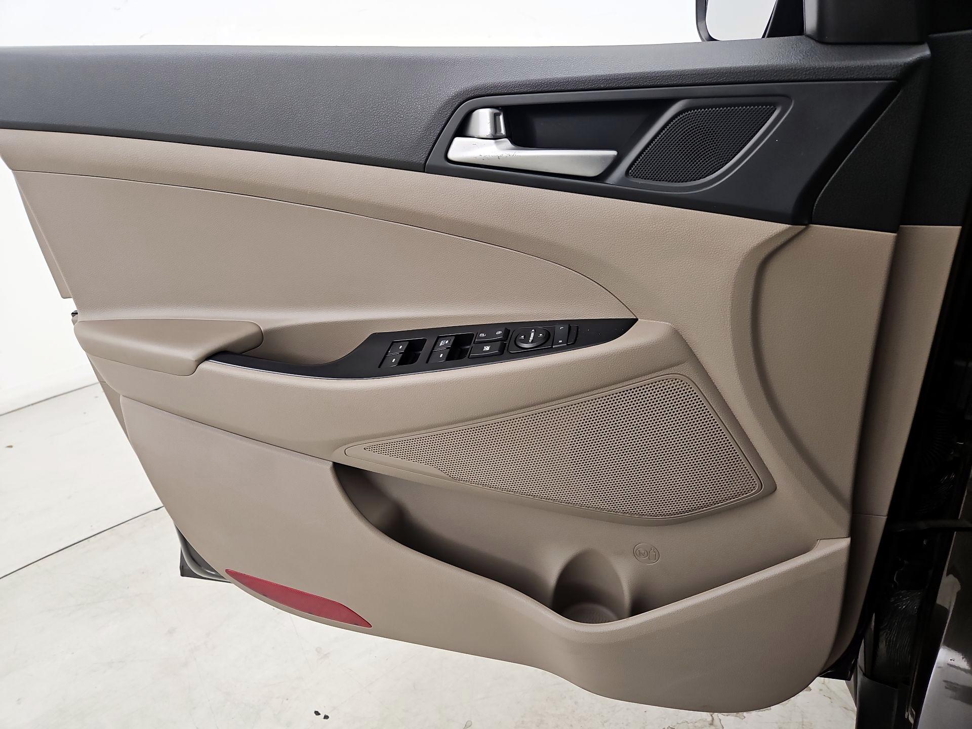 Thumbnail: 2019 Hyundai Tucson - 12