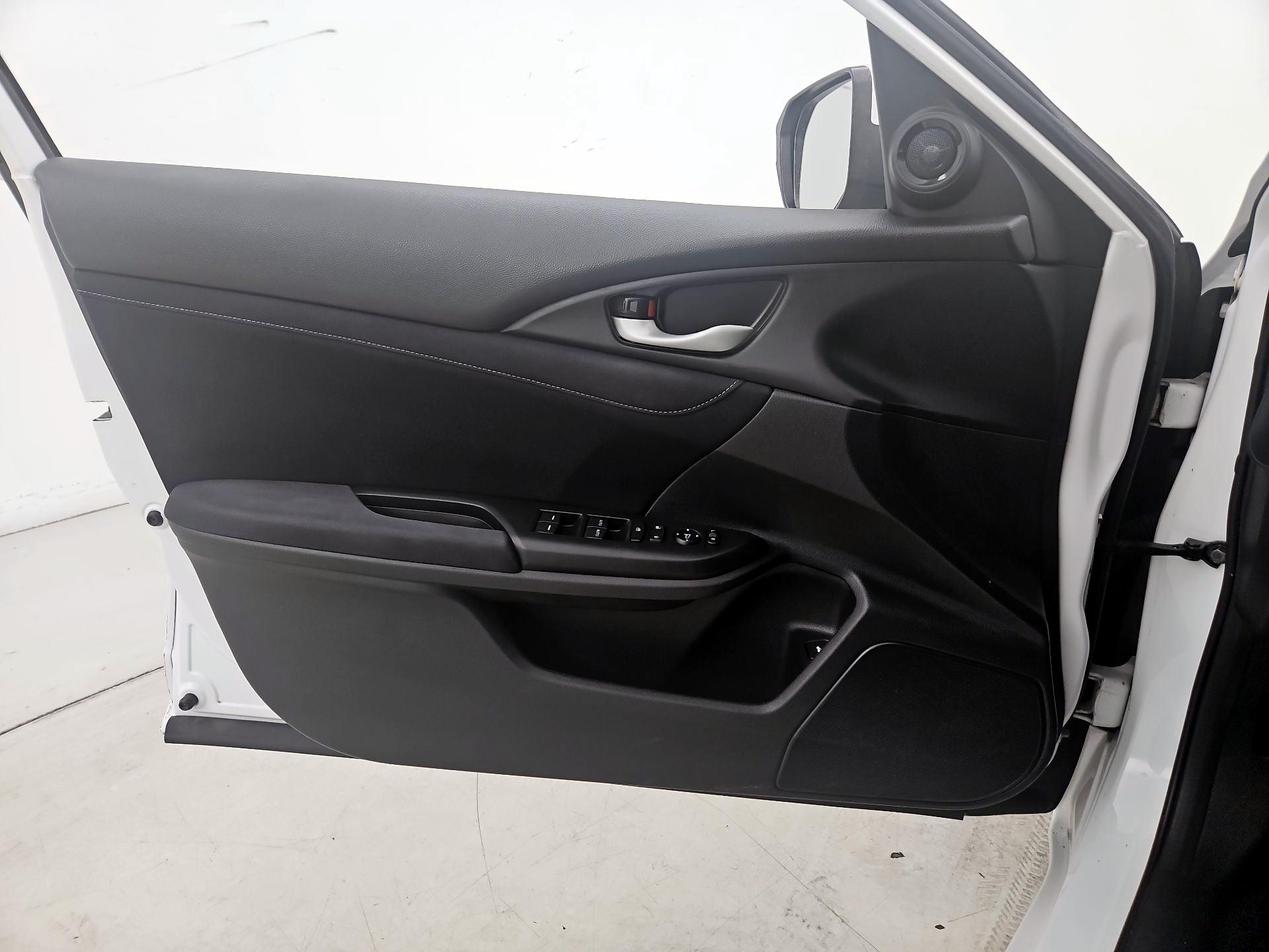 Thumbnail: 2020 Honda Insight - 12