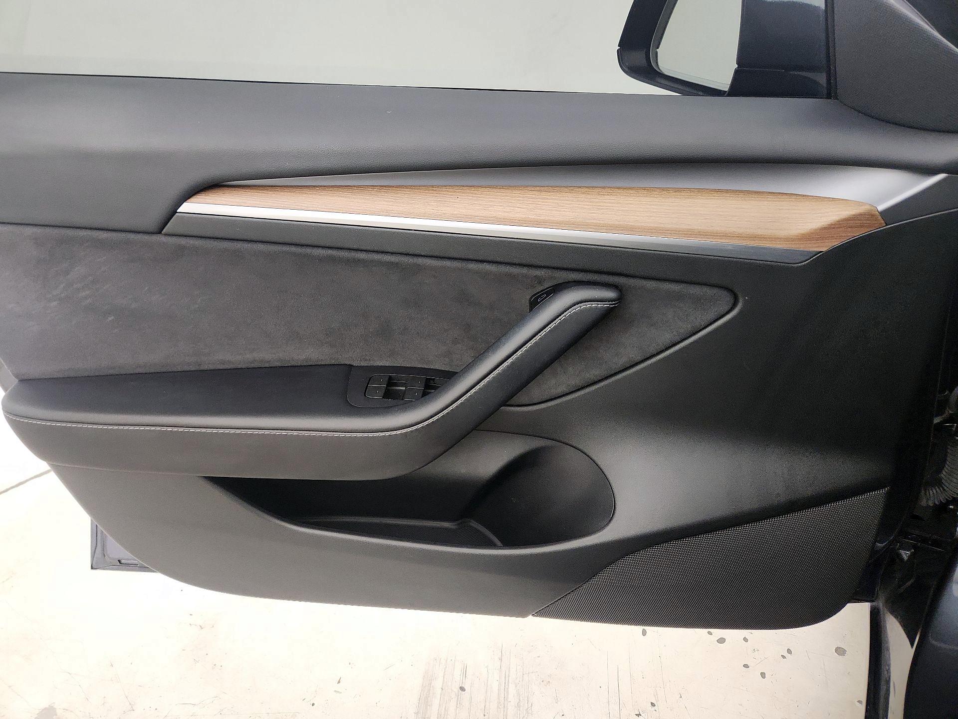 Thumbnail: 2023 Tesla Model 3 - 12