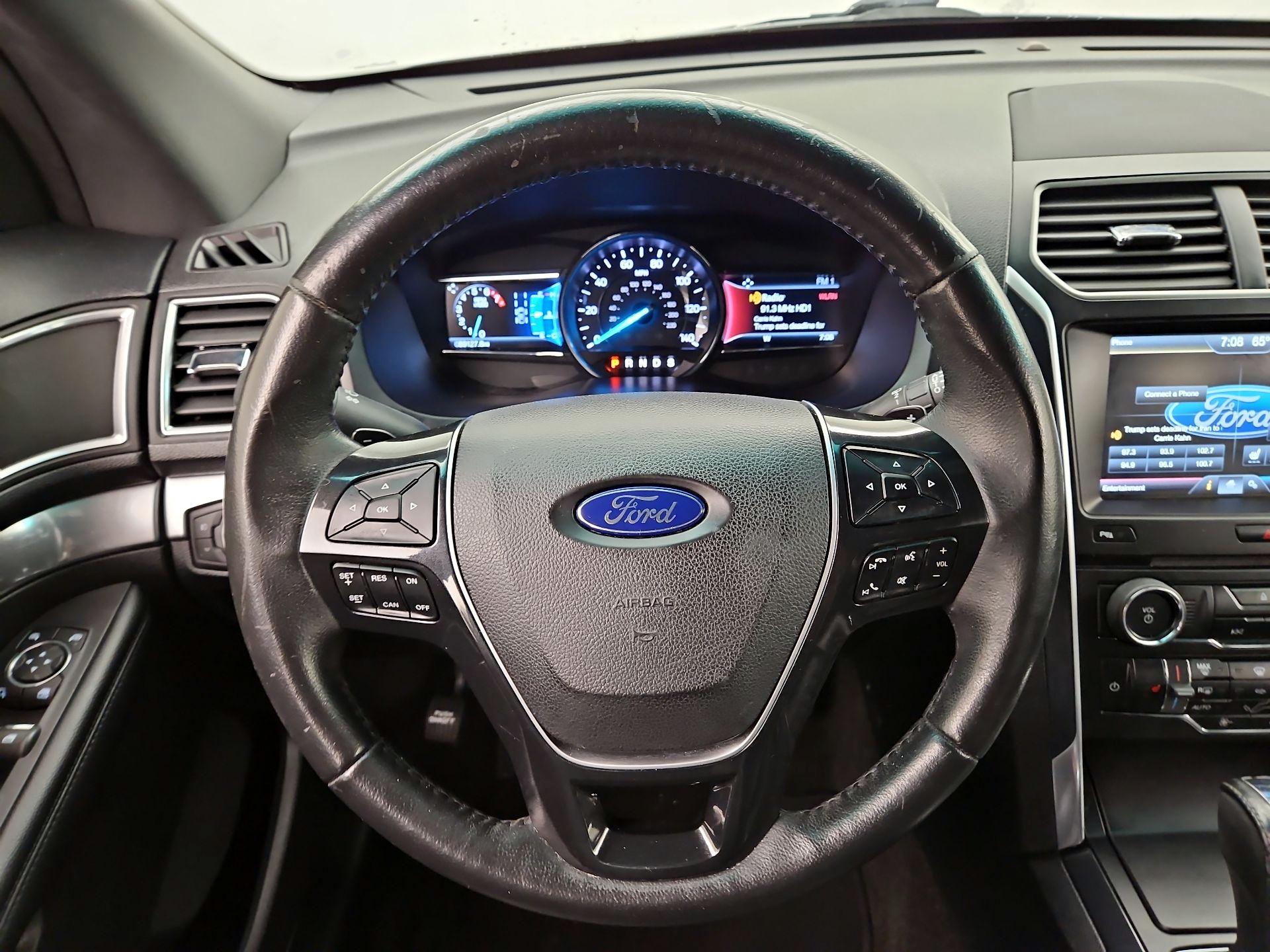 Thumbnail: 2016 Ford Explorer - 10