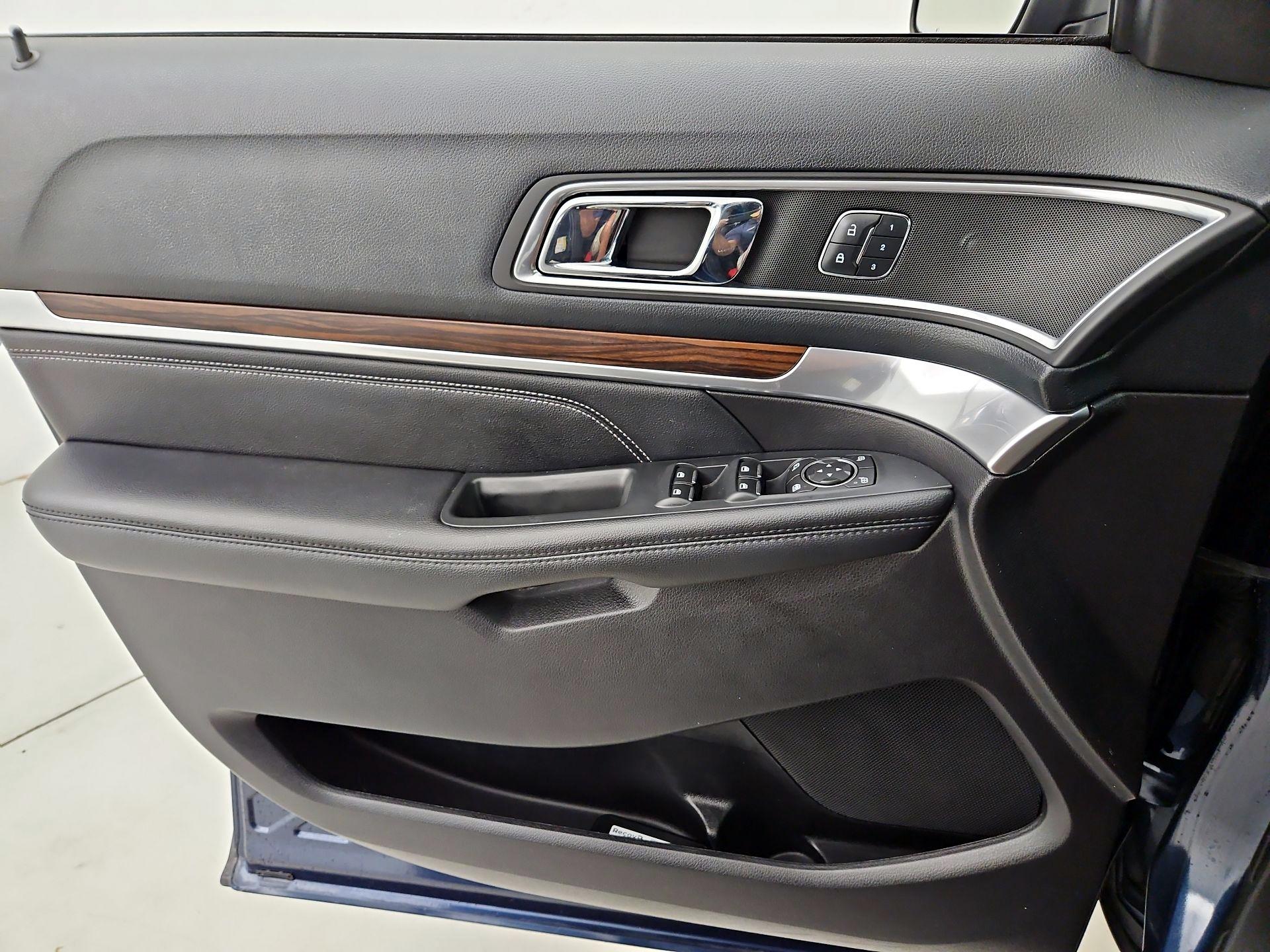 Thumbnail: 2016 Ford Explorer - 12