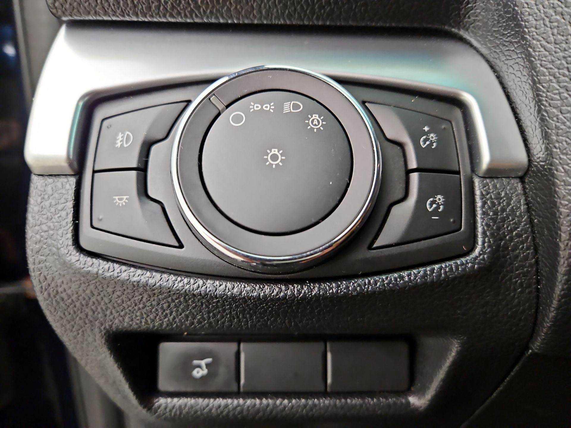 Thumbnail: 2016 Ford Explorer - 13