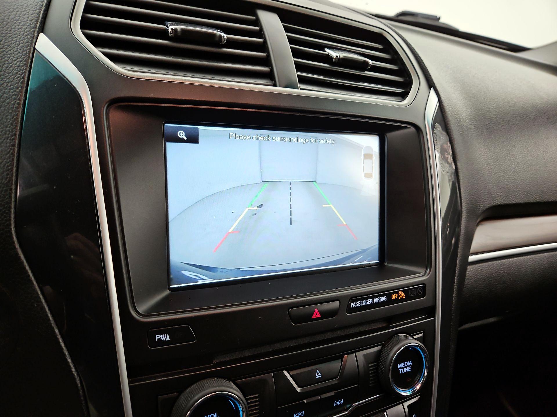 Thumbnail: 2016 Ford Explorer - 14