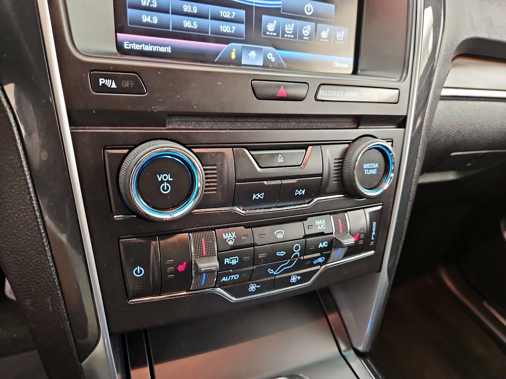 Thumbnail: 2016 Ford Explorer - 16