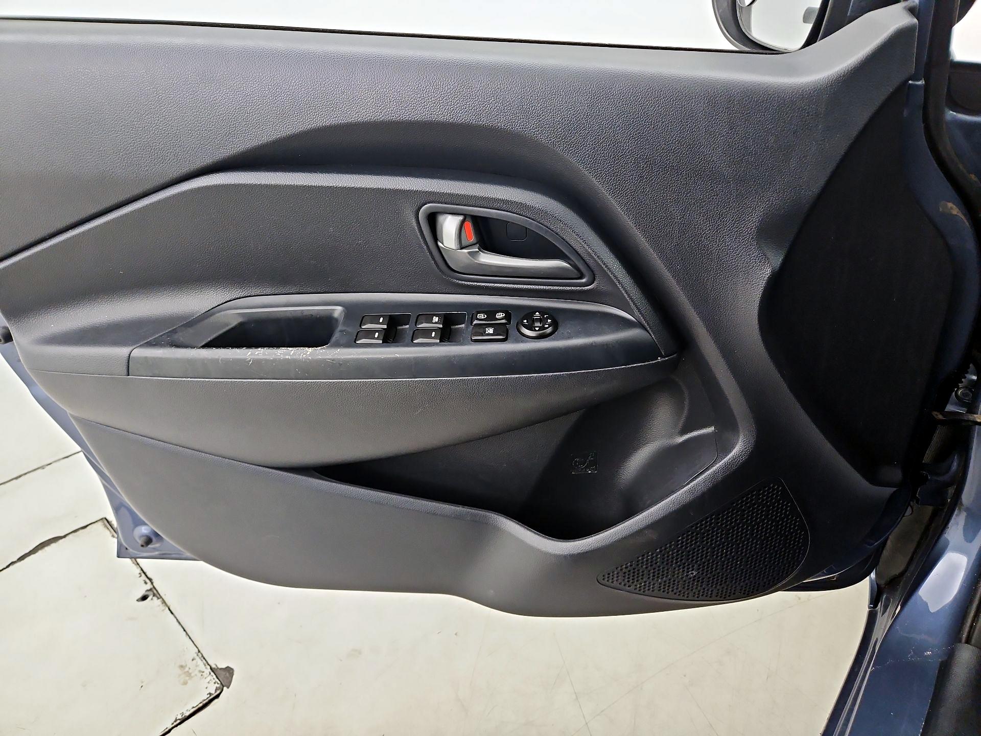 Thumbnail: 2016 Kia Rio - 12