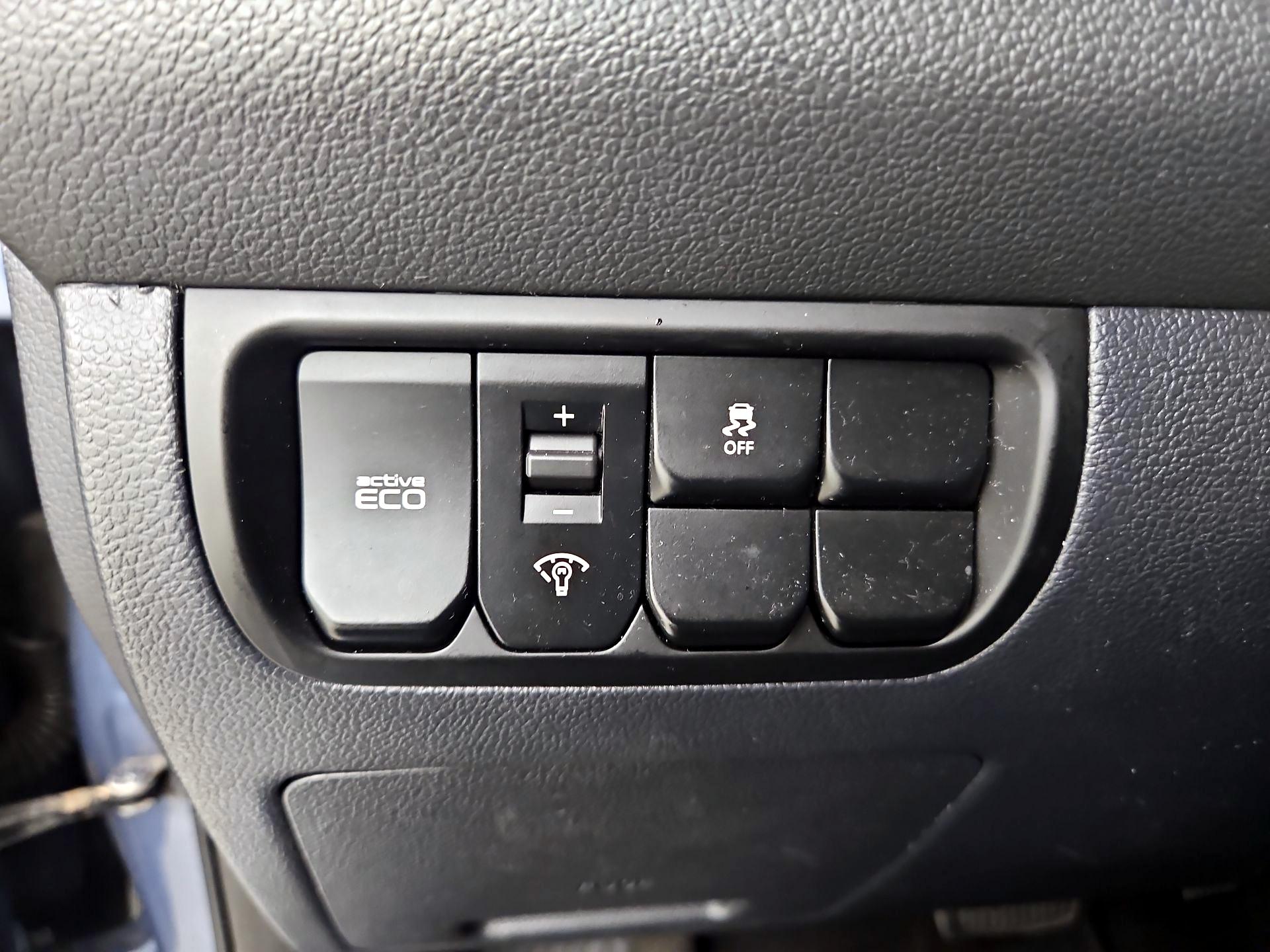 Thumbnail: 2016 Kia Rio - 13